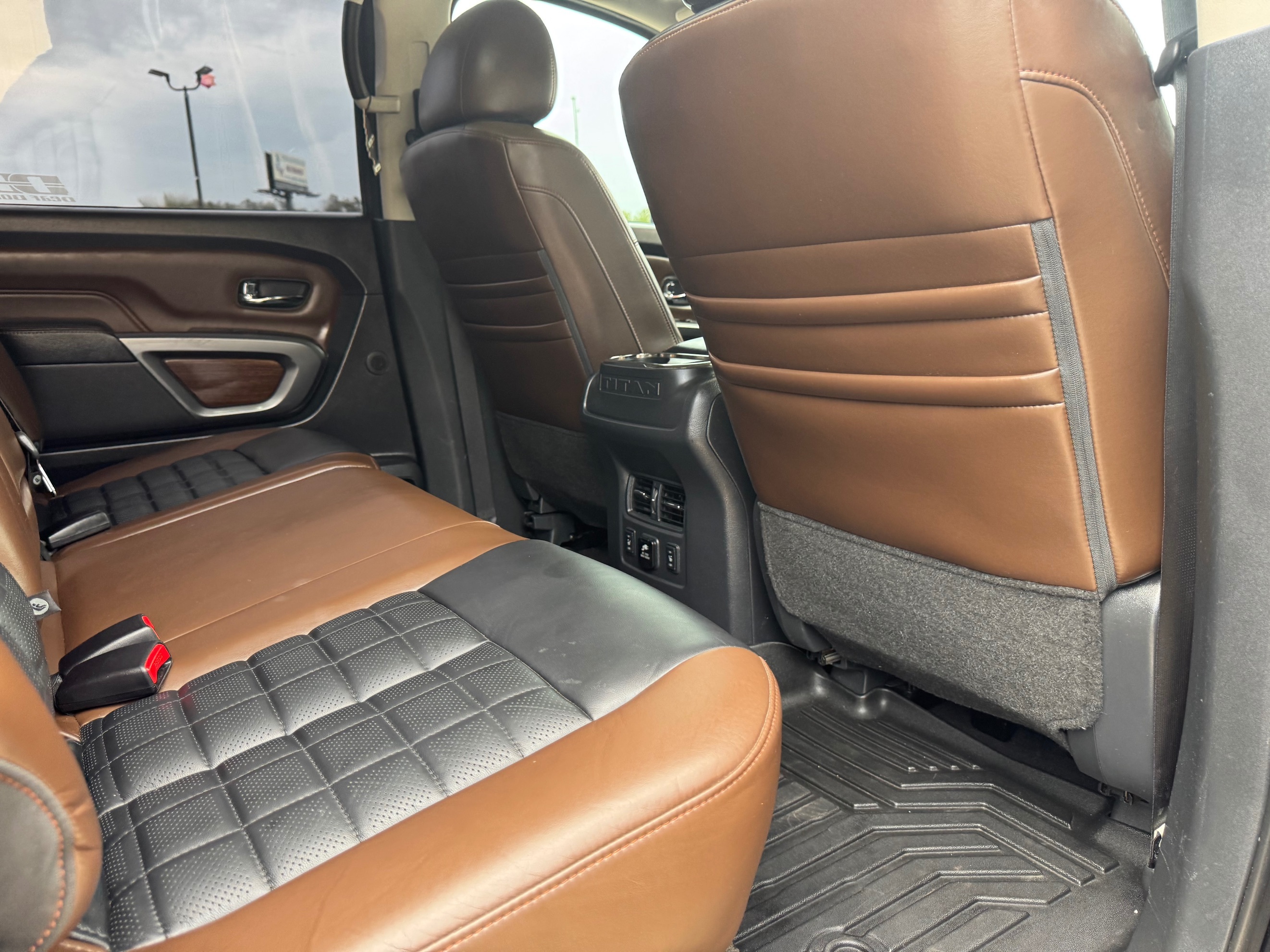 Nissan Titan photo 38