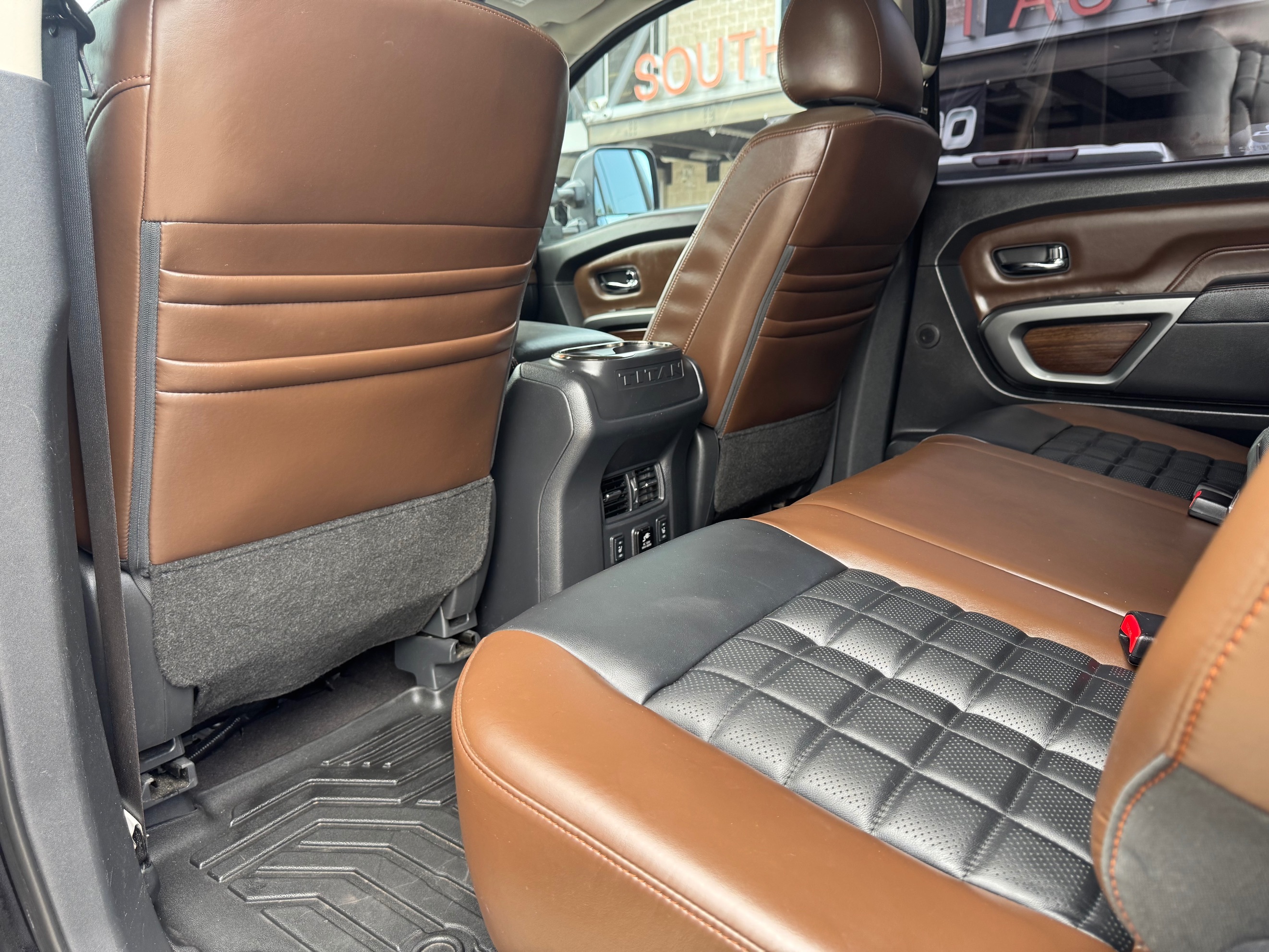 Nissan Titan photo 41
