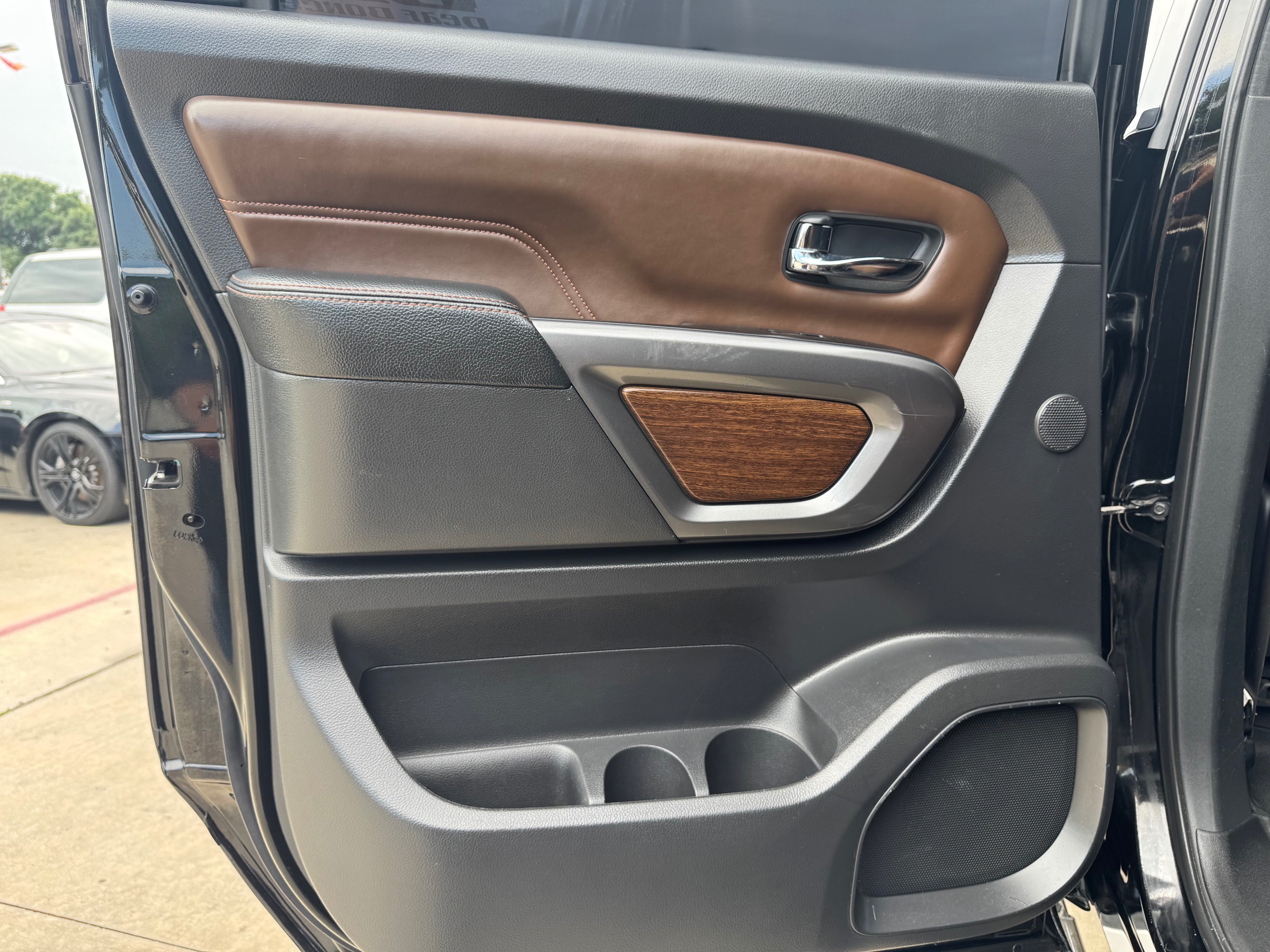 Nissan Titan photo 43