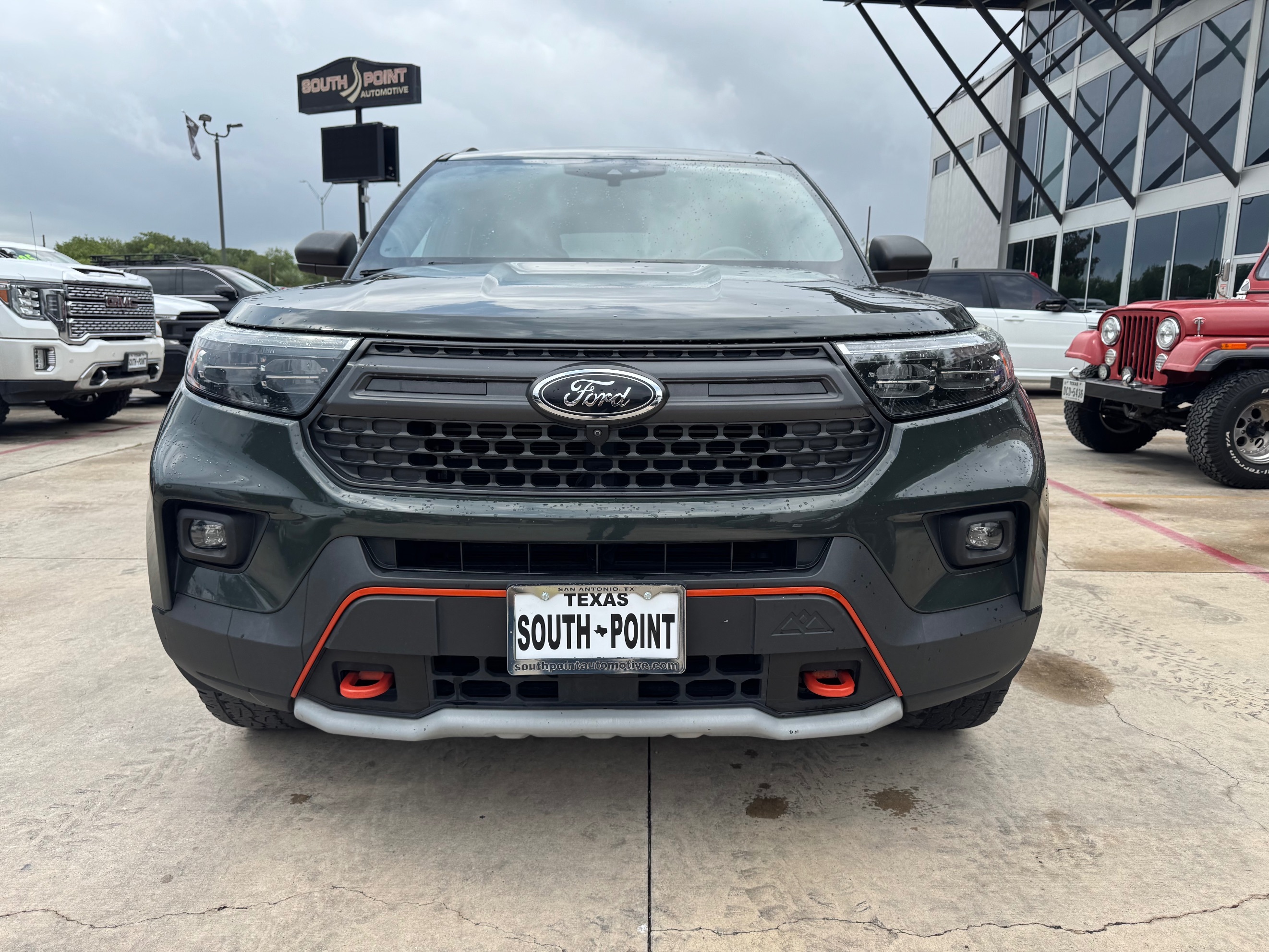 Ford Explorer photo 2