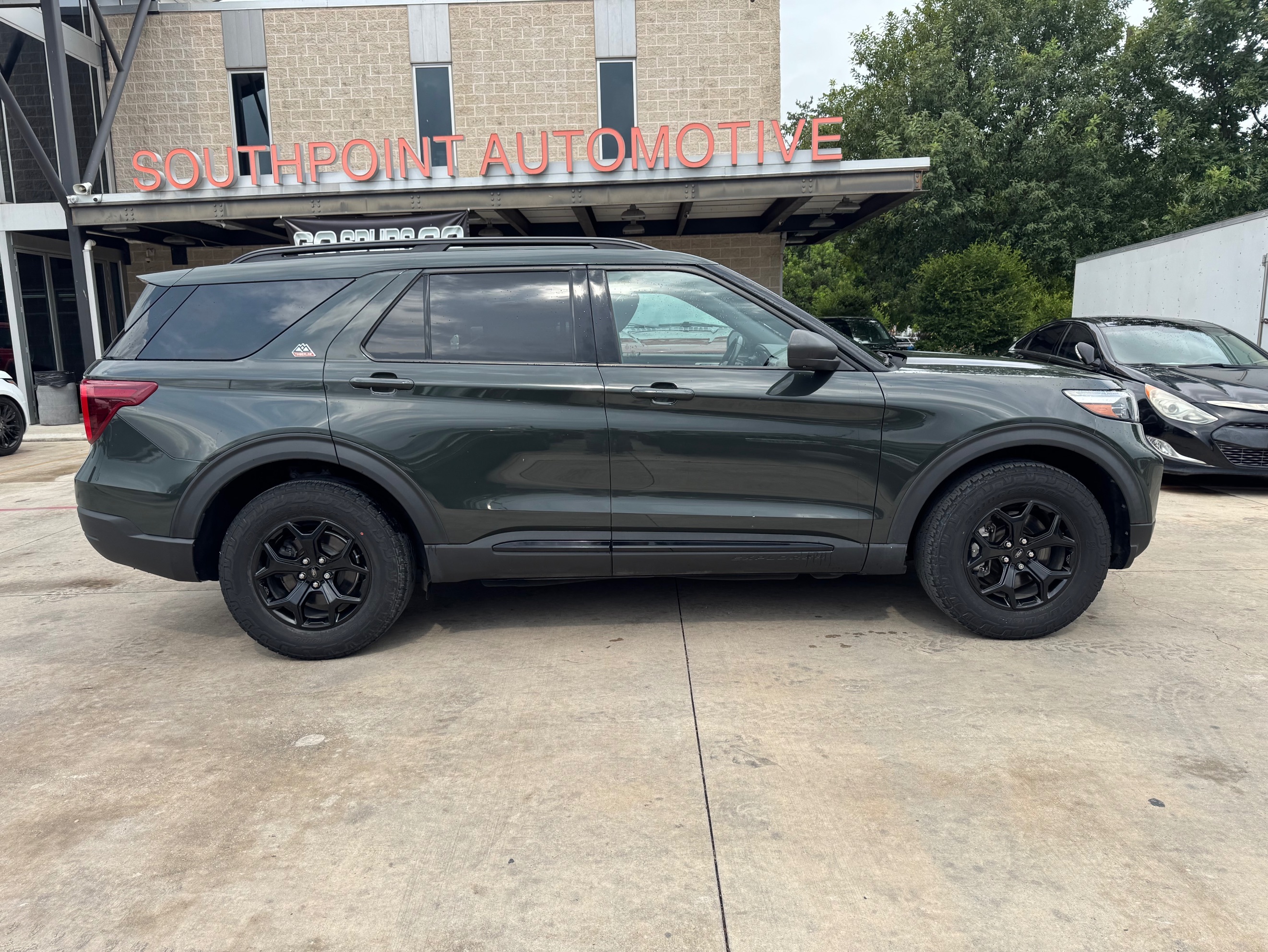 Ford Explorer photo 7