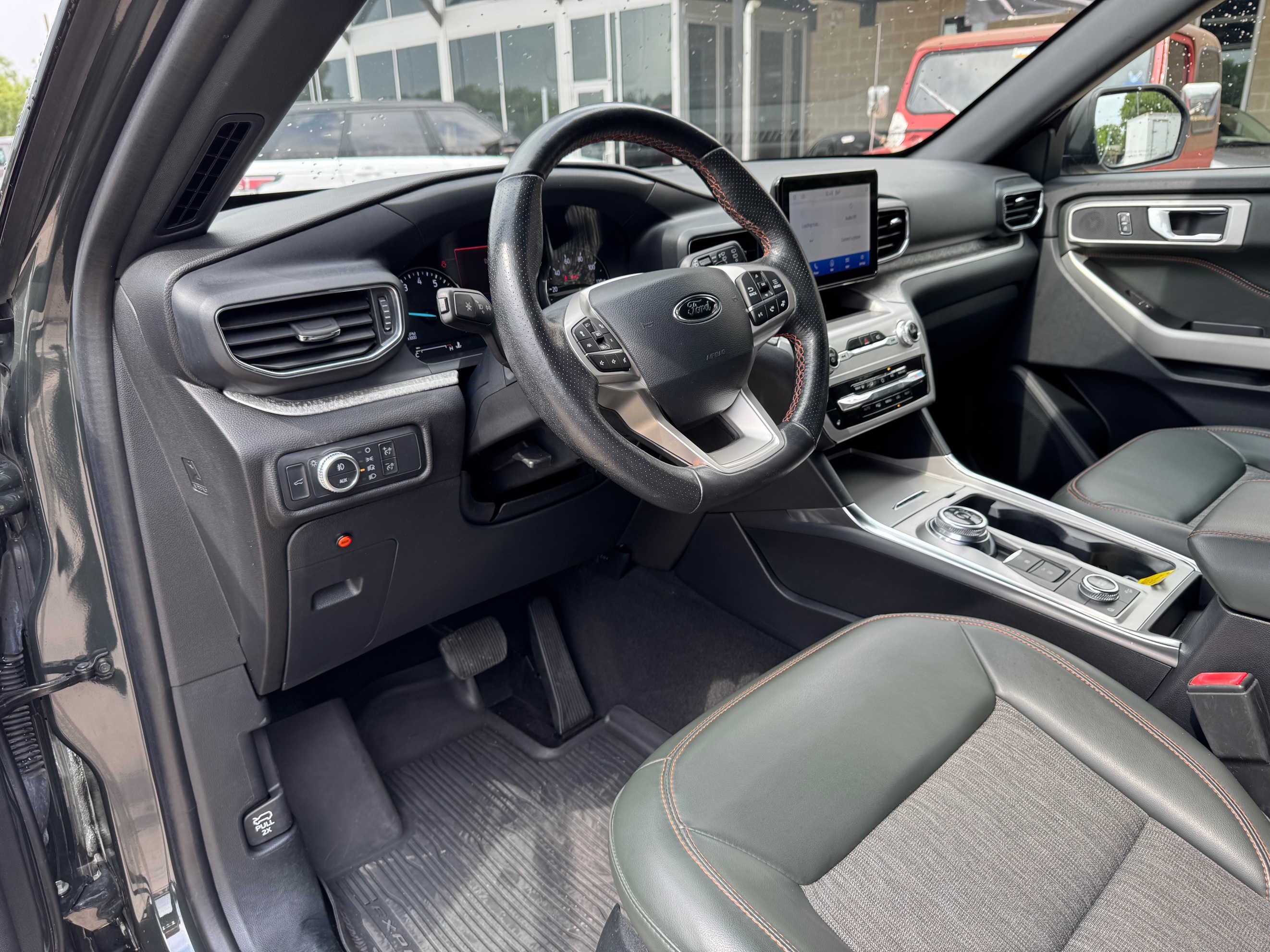 Ford Explorer photo 13
