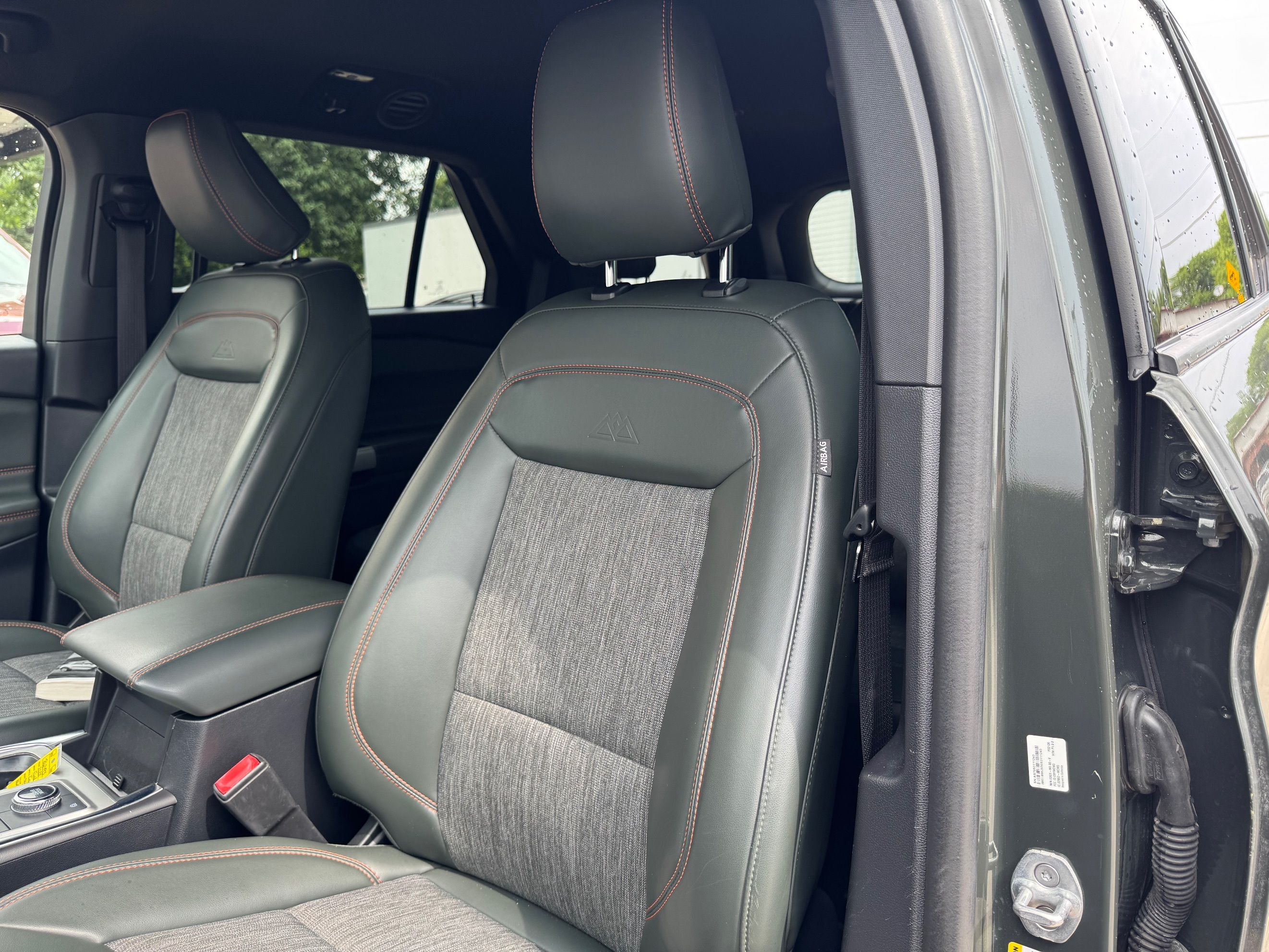 Ford Explorer photo 14