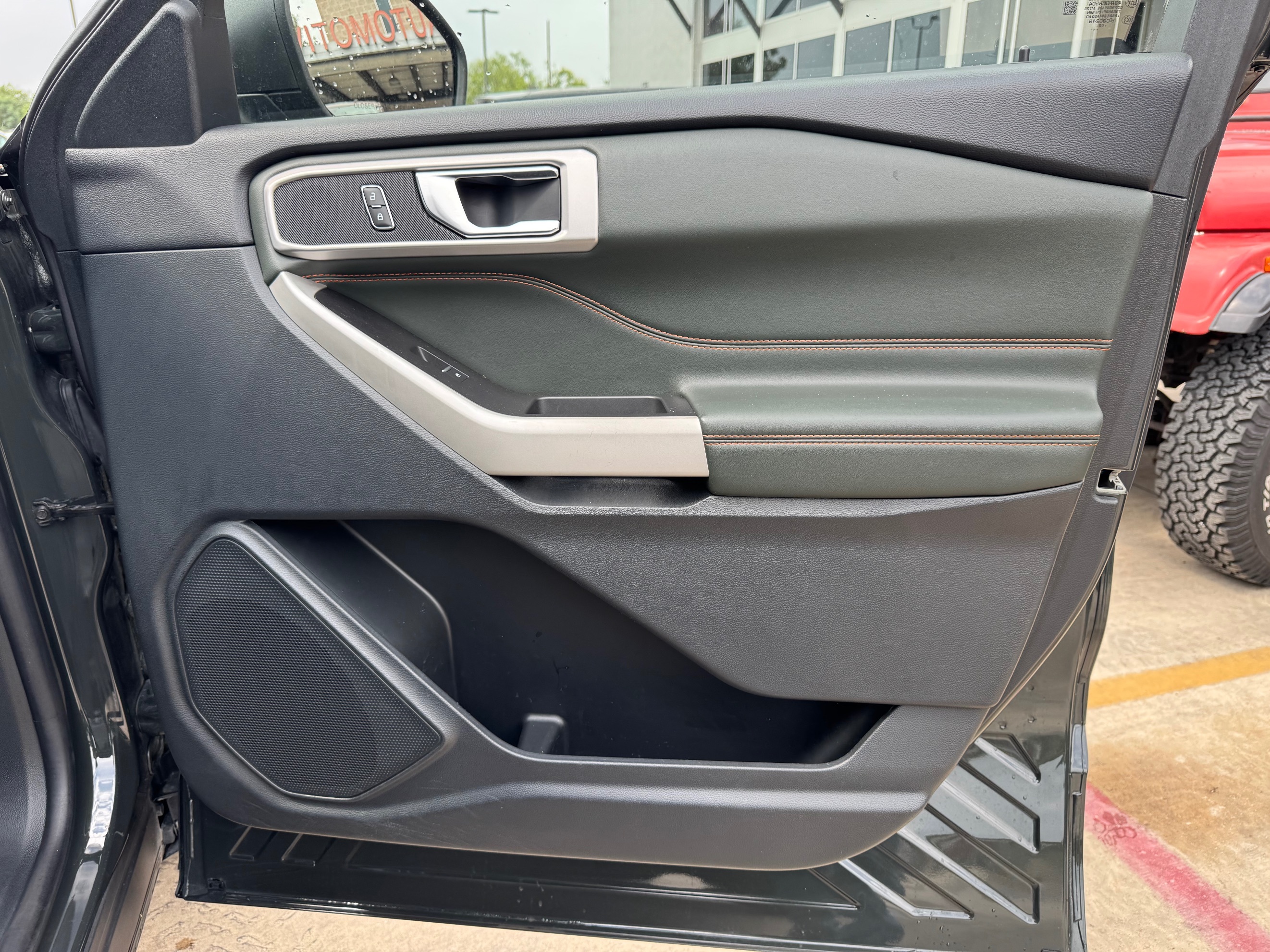 Ford Explorer photo 22