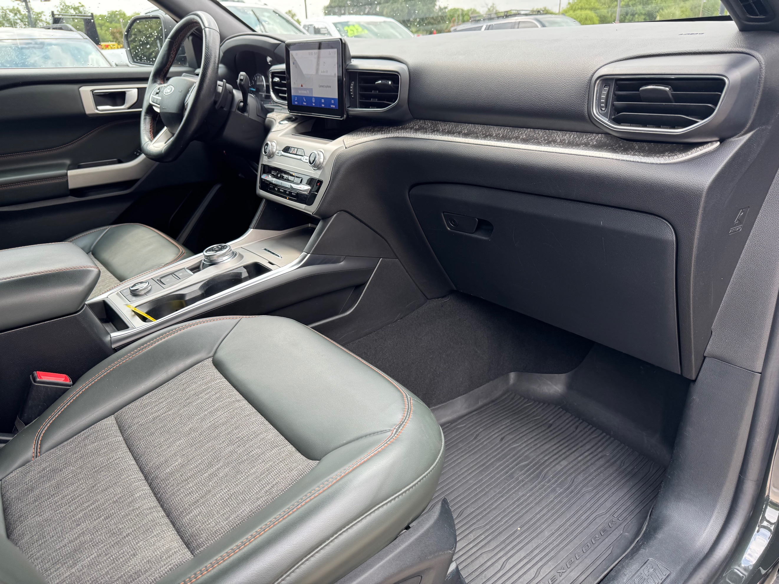 Ford Explorer photo 23