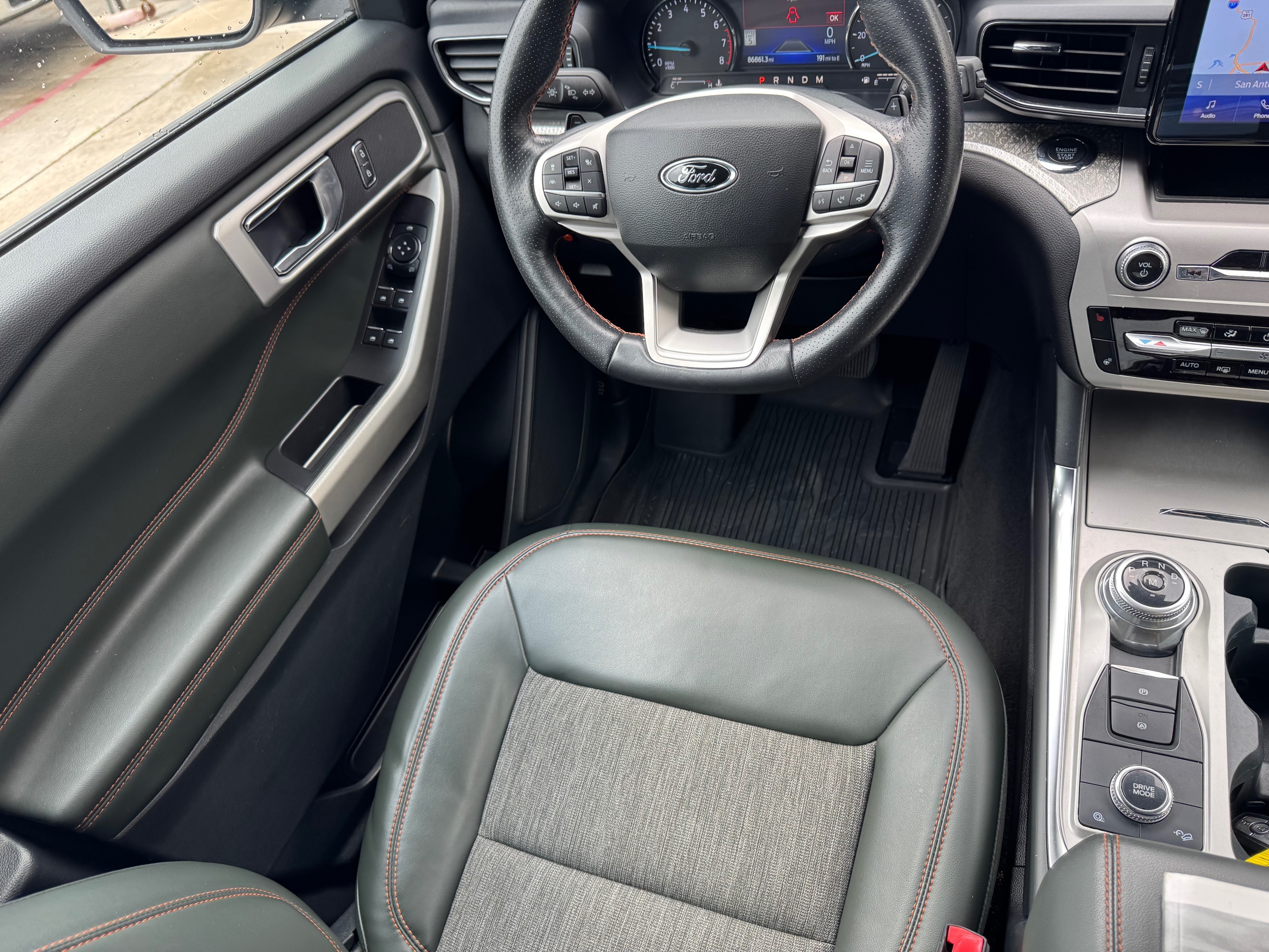 Ford Explorer photo 26