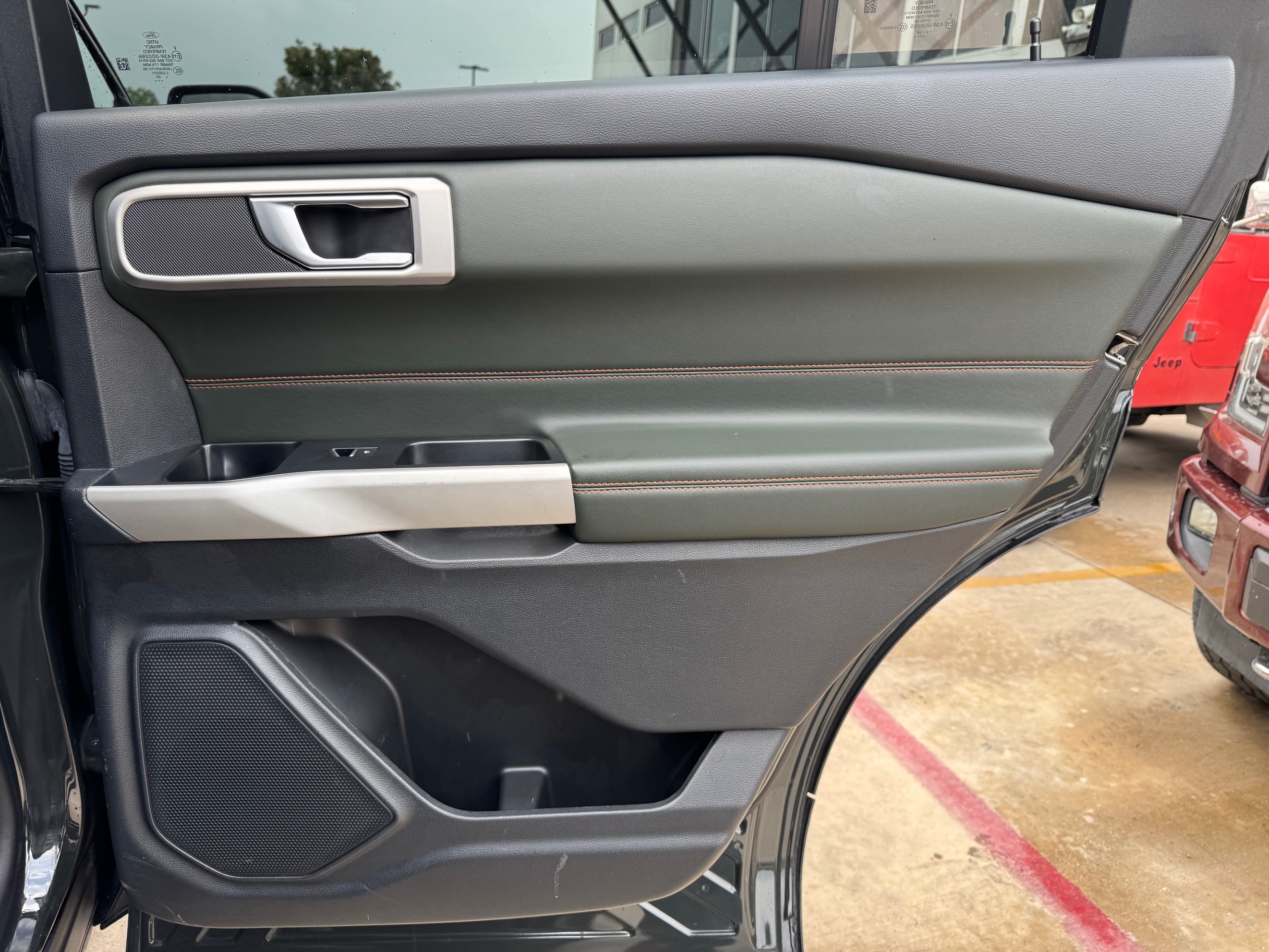 Ford Explorer photo 29