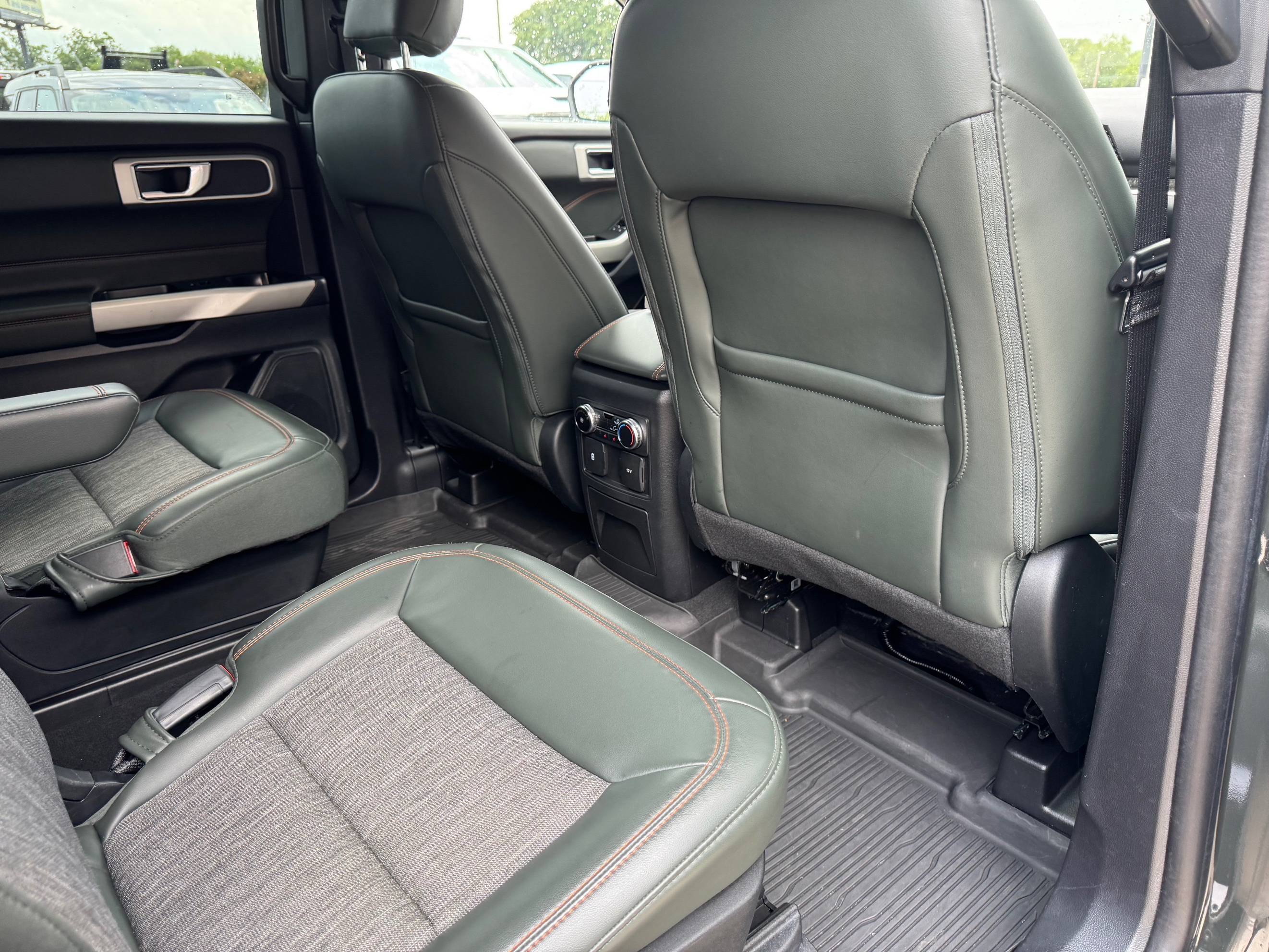 Ford Explorer photo 30