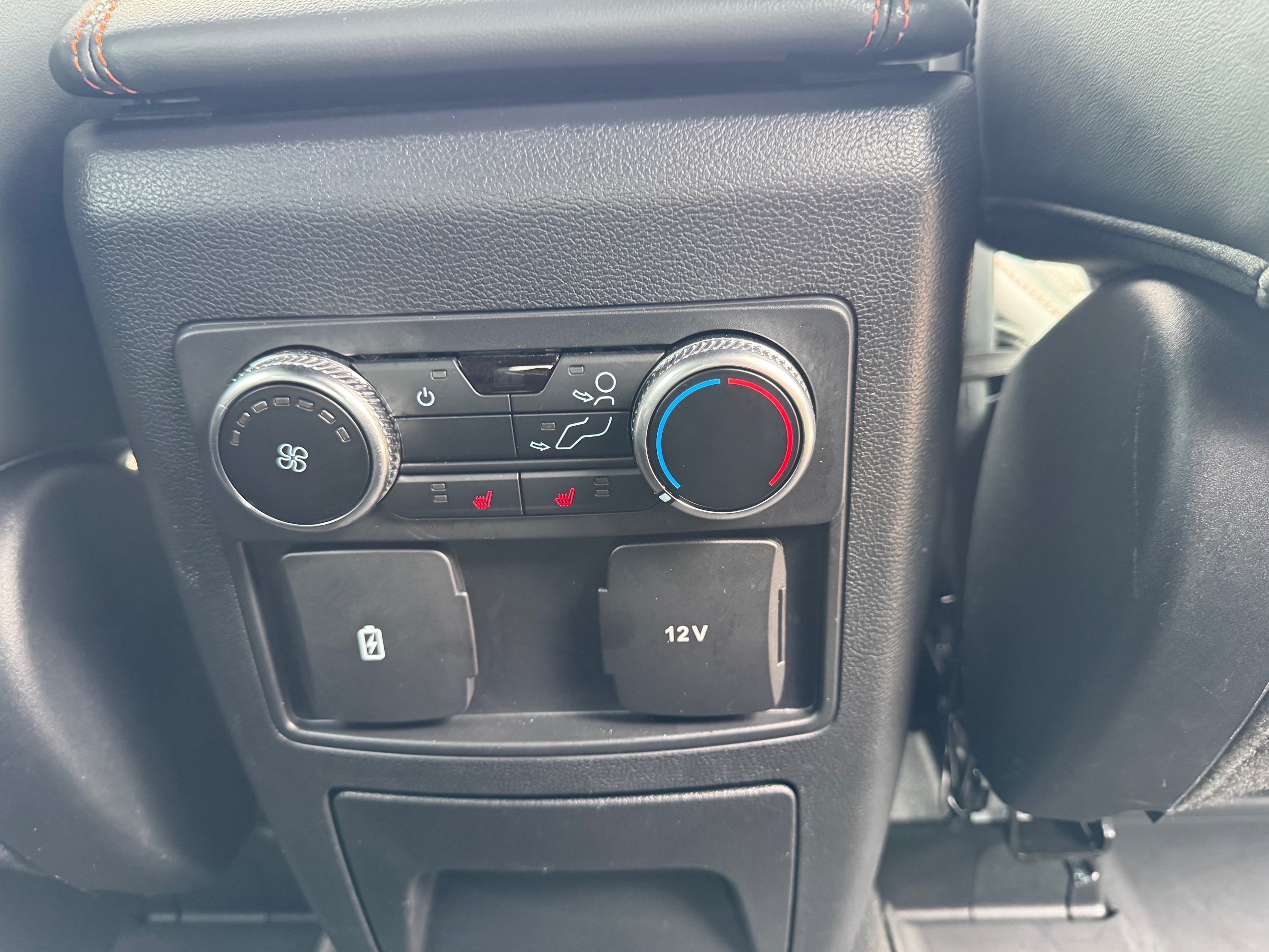 Ford Explorer photo 32