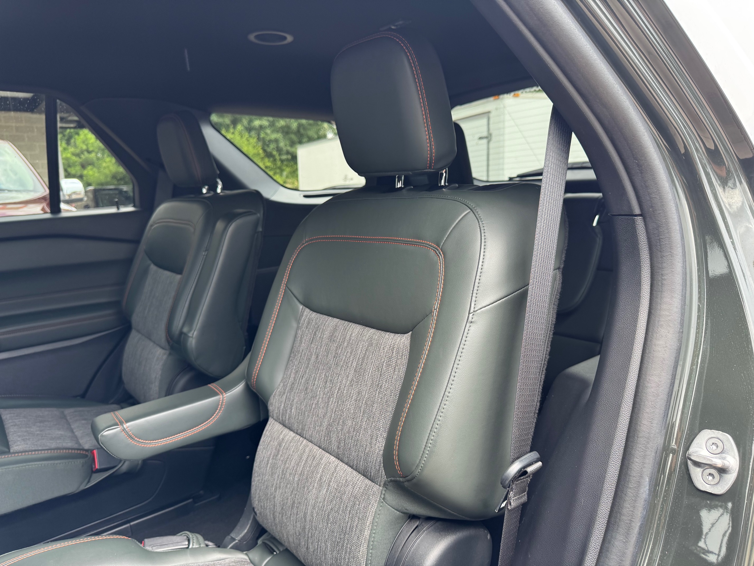 Ford Explorer photo 35