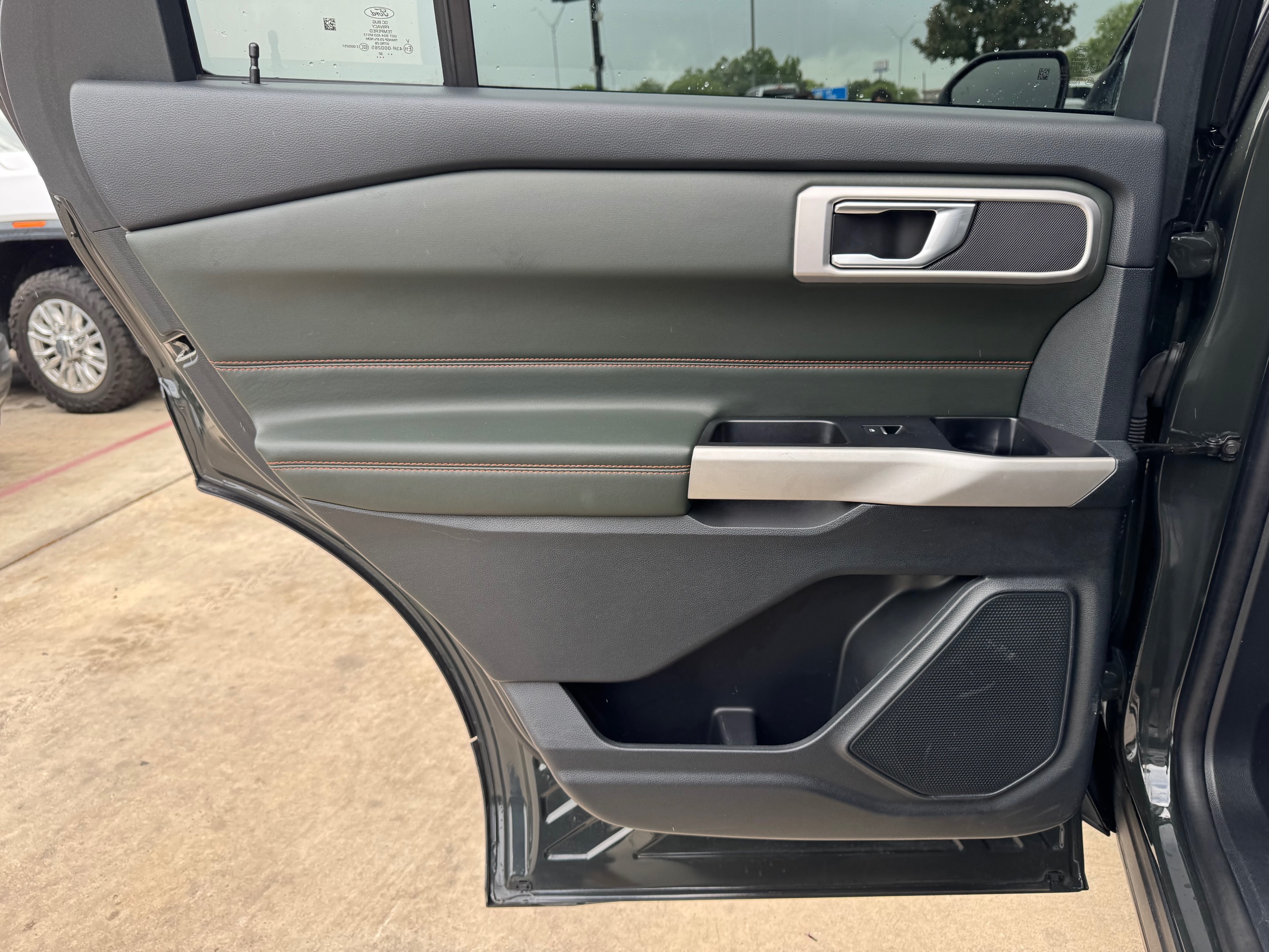 Ford Explorer photo 37