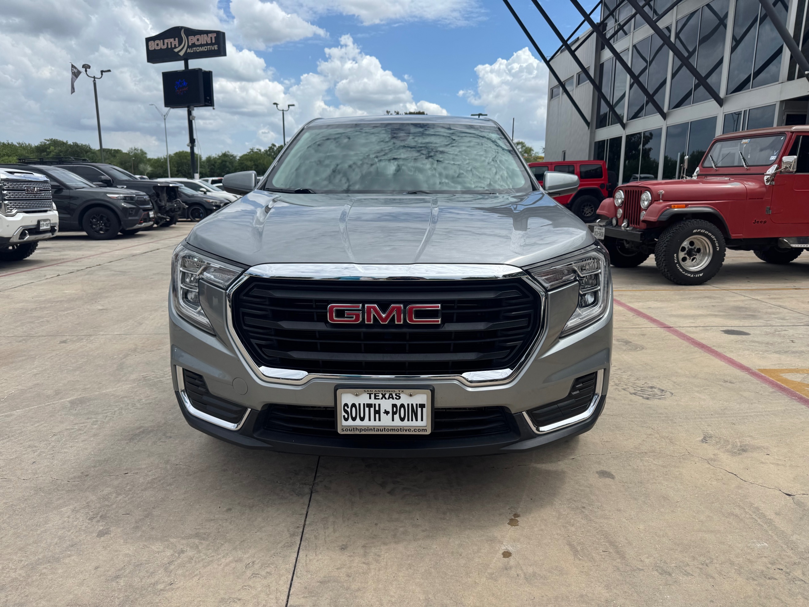 GMC Terrain photo 2