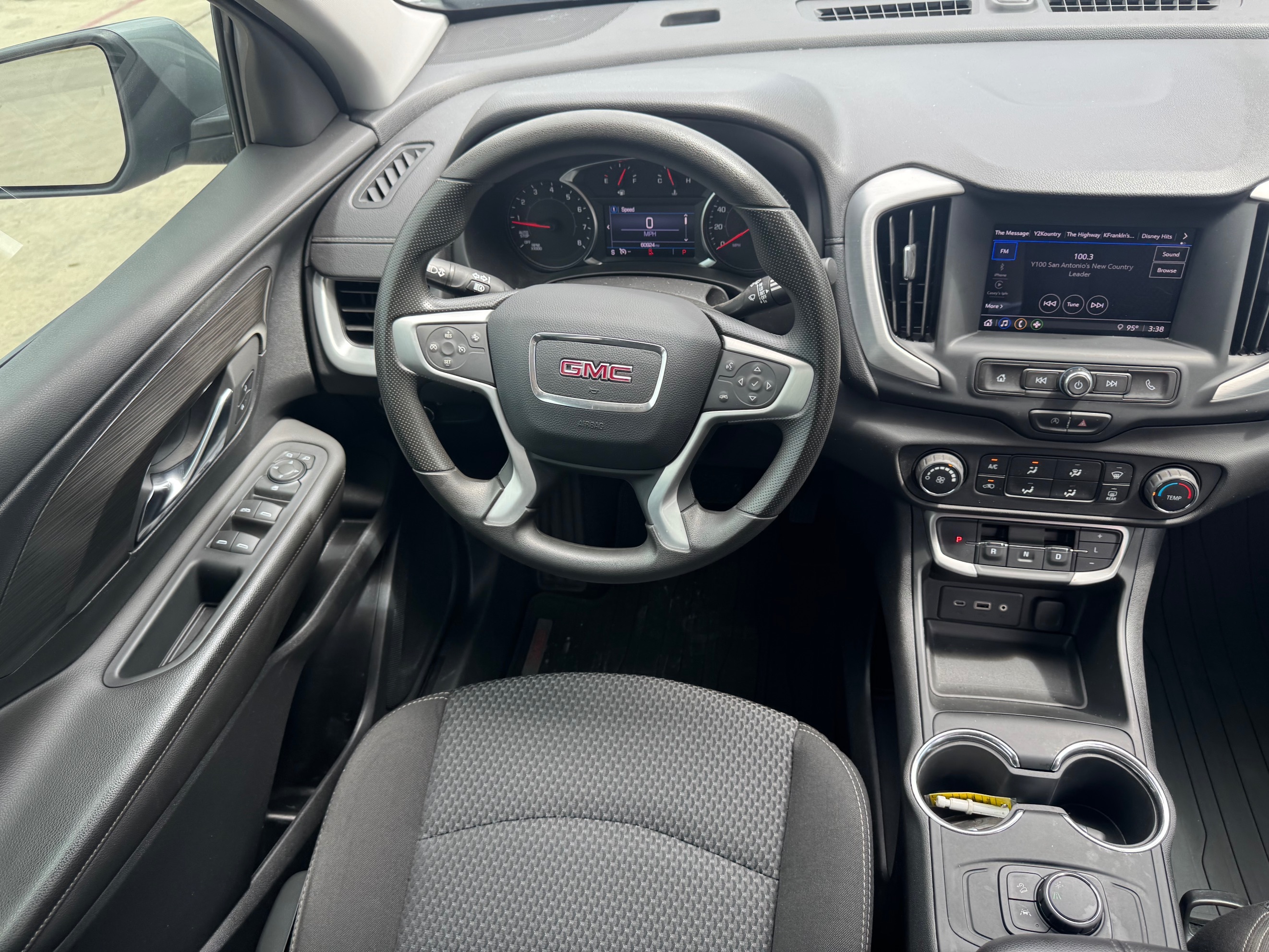 GMC Terrain photo 23