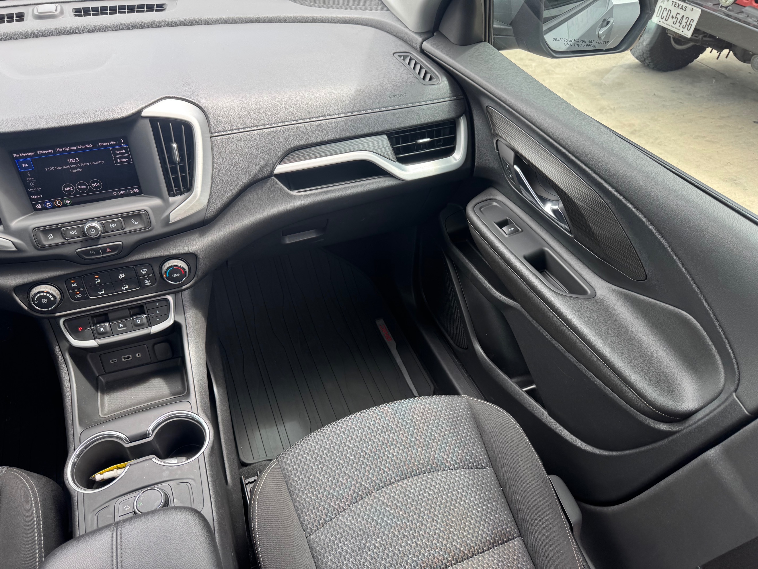 GMC Terrain photo 24