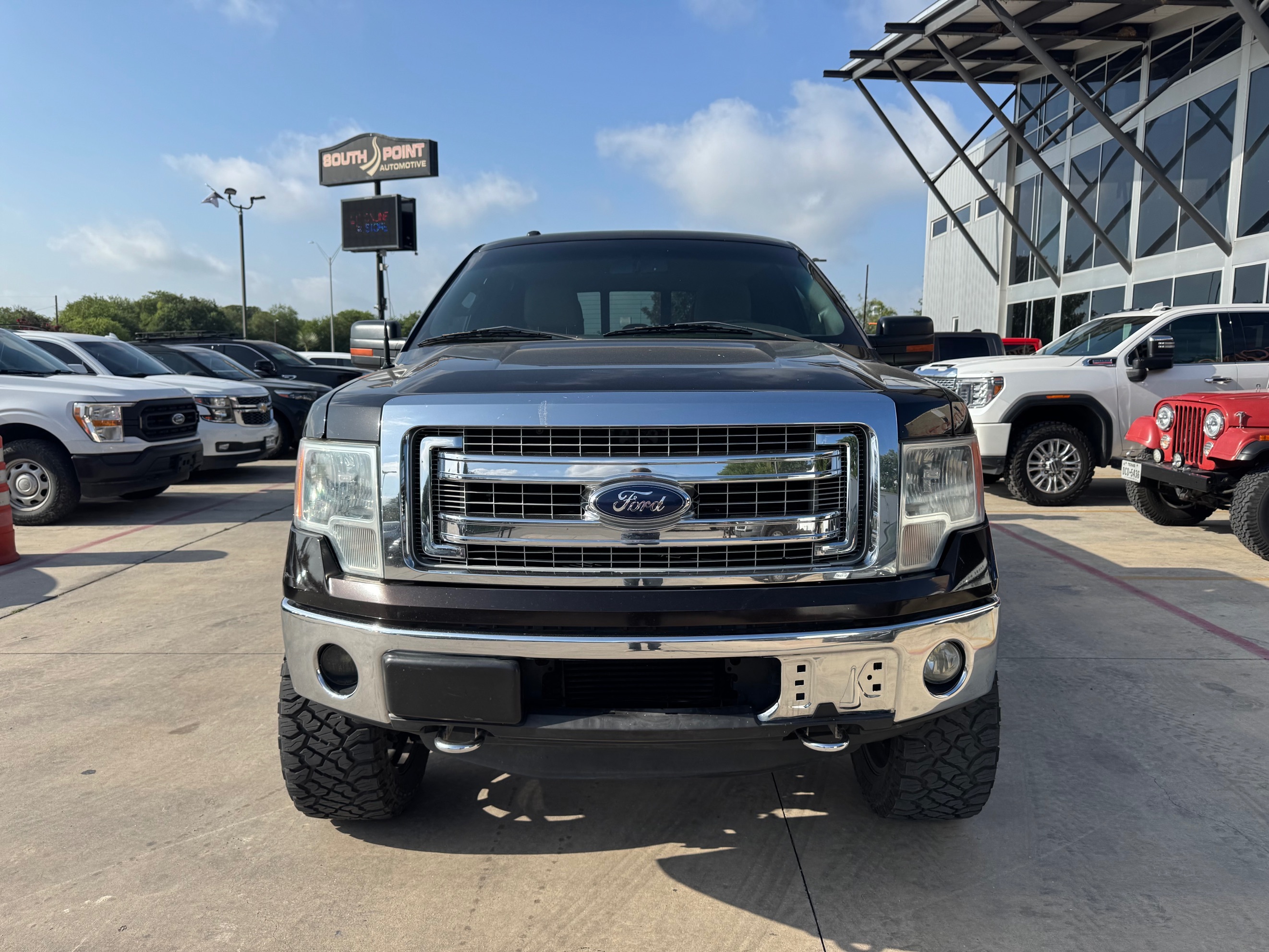 Ford F-150 photo 2