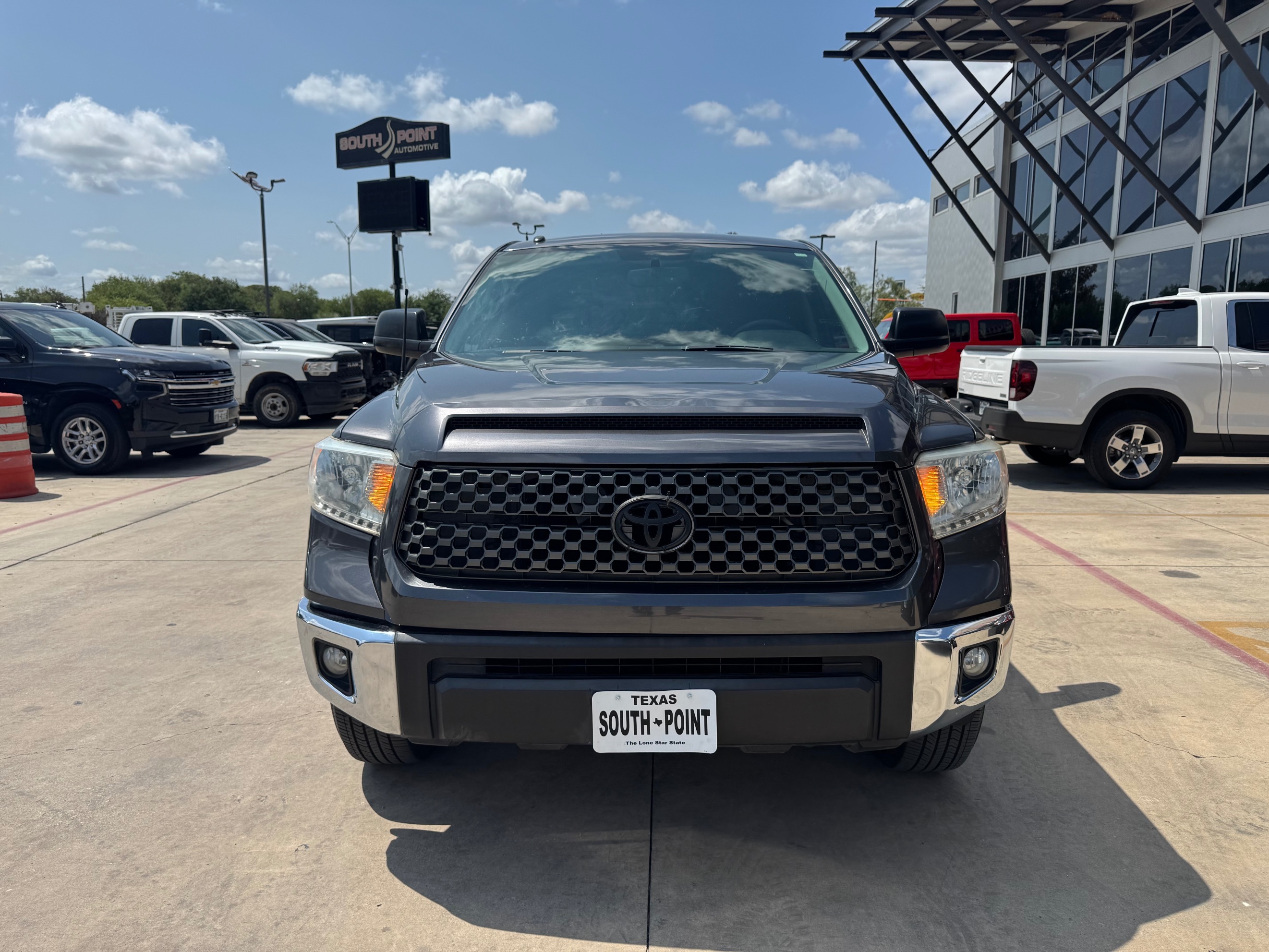 Toyota Tundra photo 2