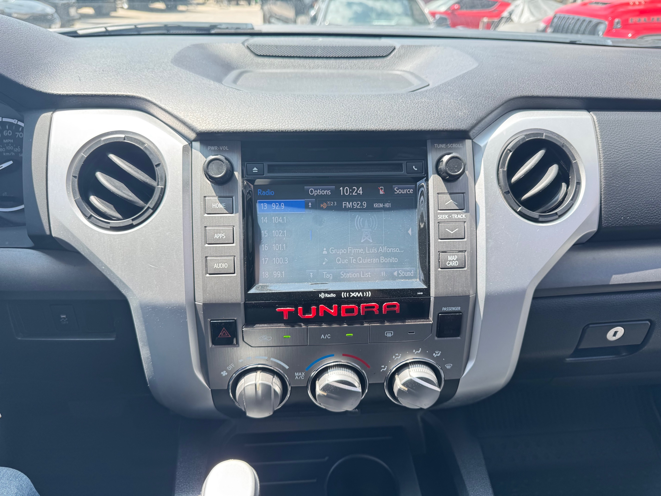 Toyota Tundra photo 19