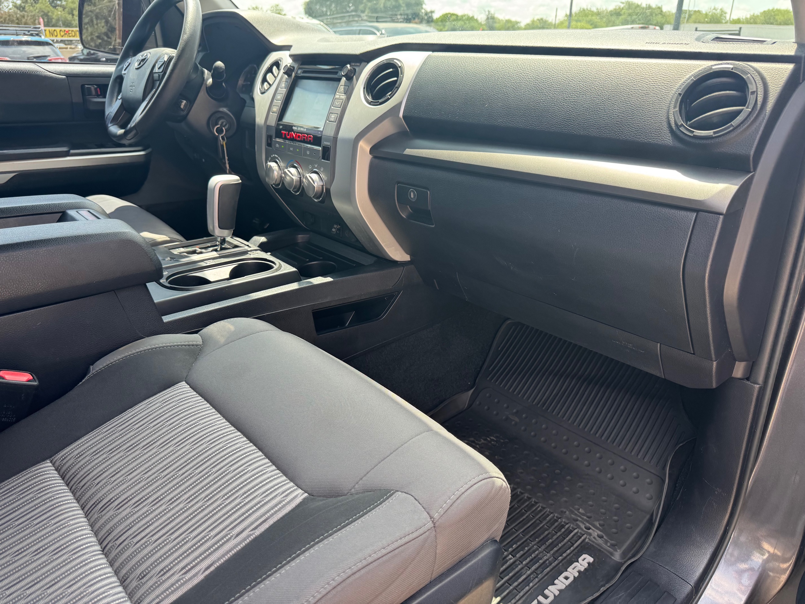 Toyota Tundra photo 22