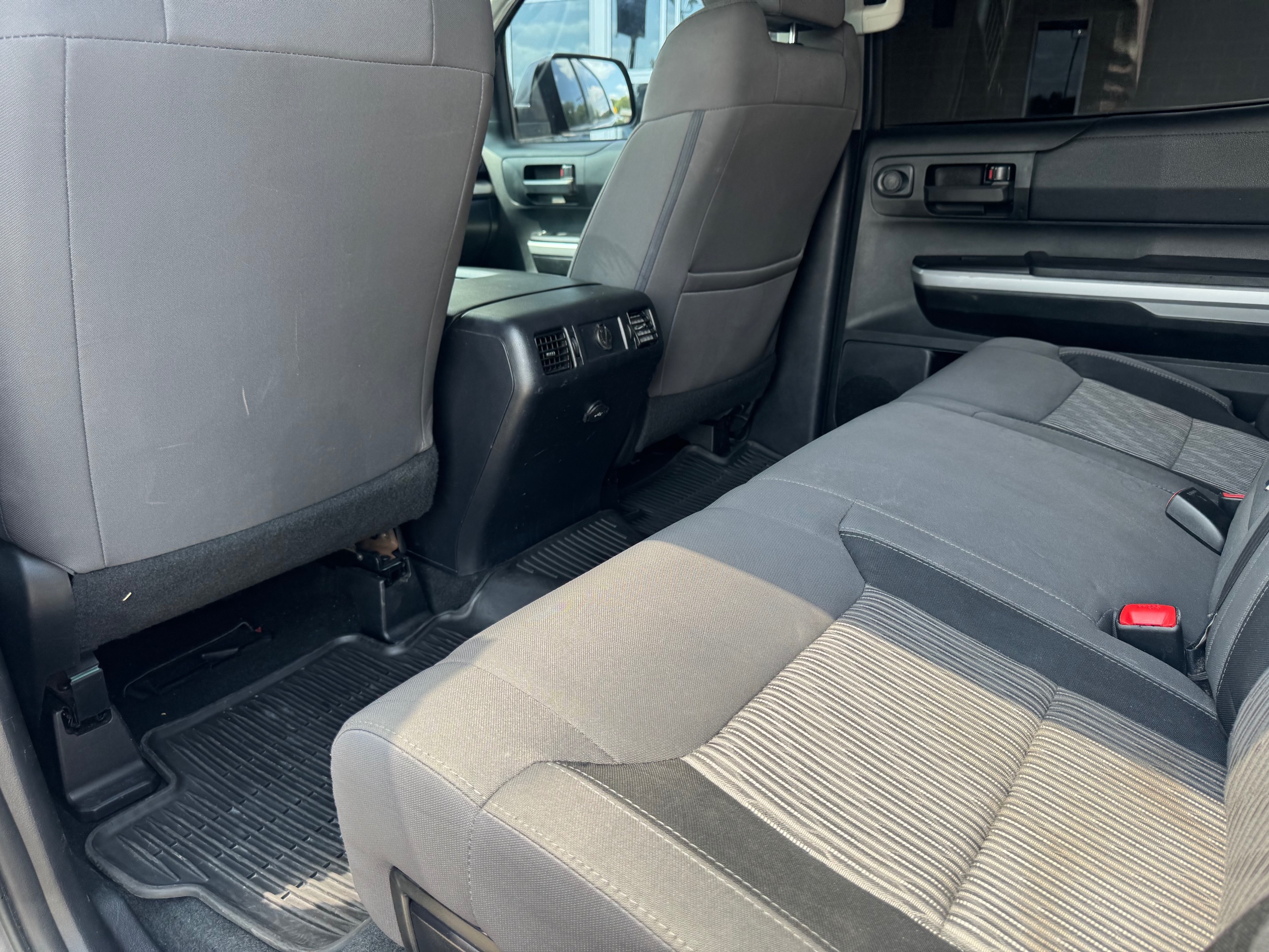 Toyota Tundra photo 32