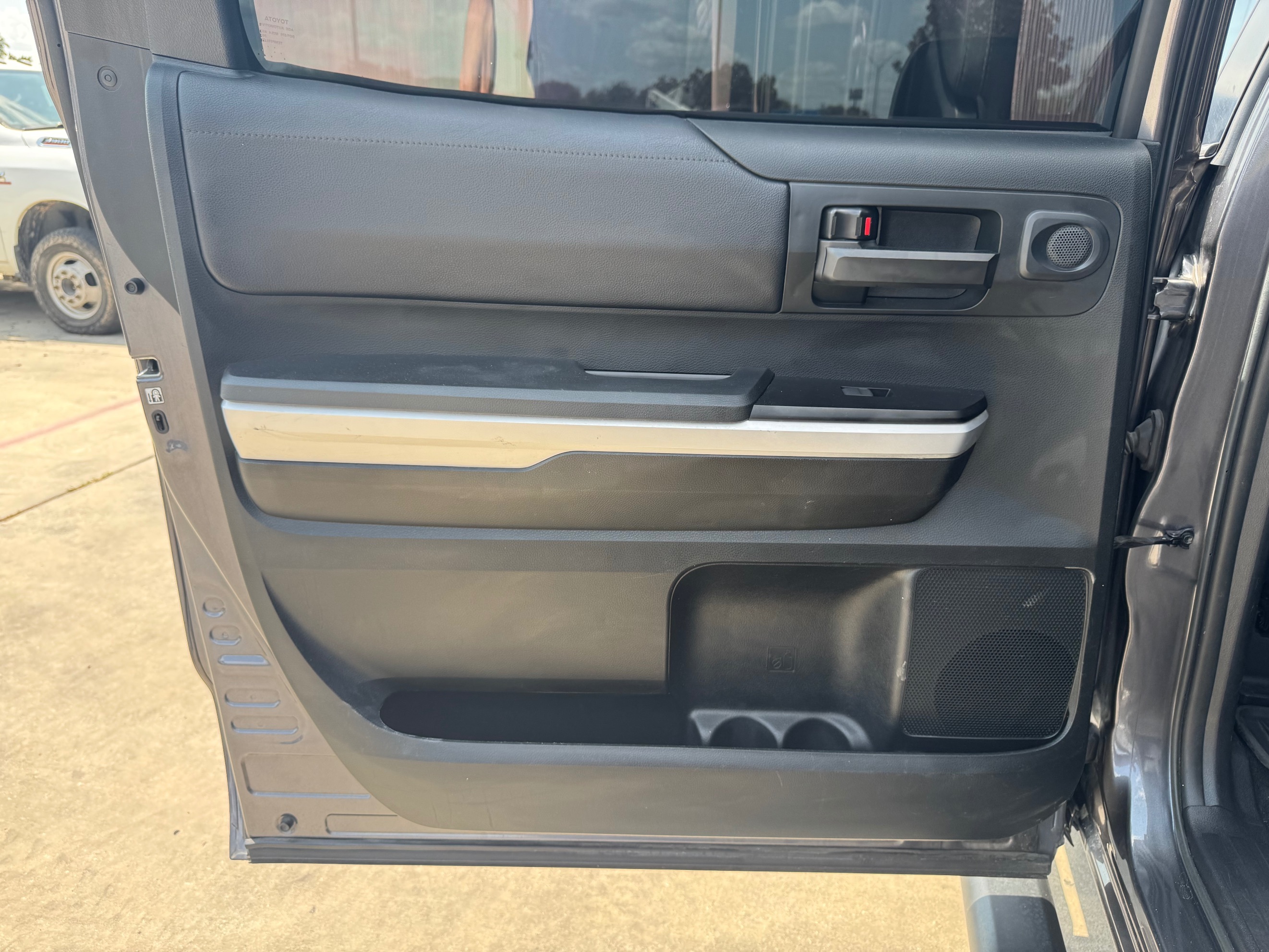 Toyota Tundra photo 34