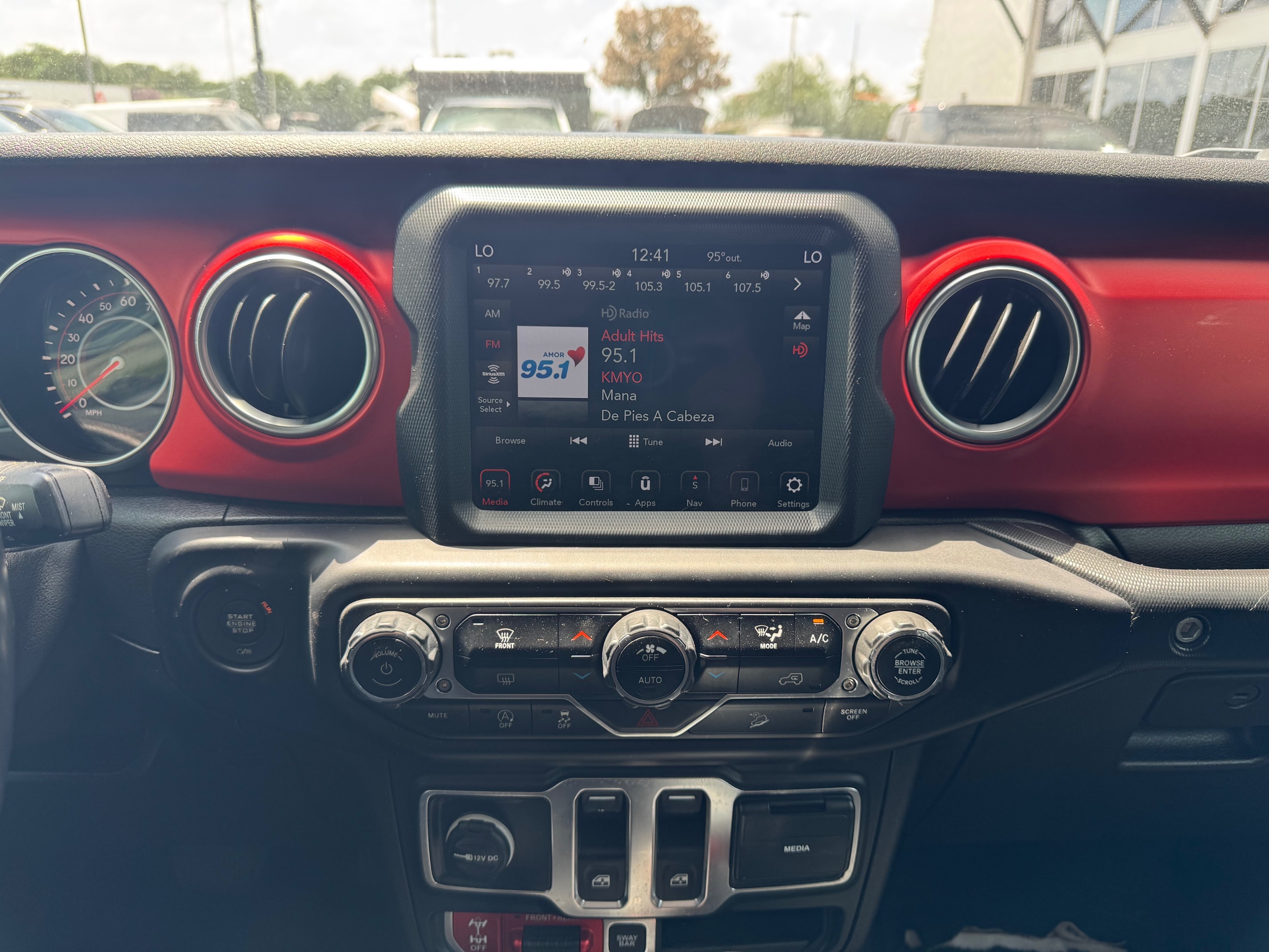 Jeep Wrangler photo 21