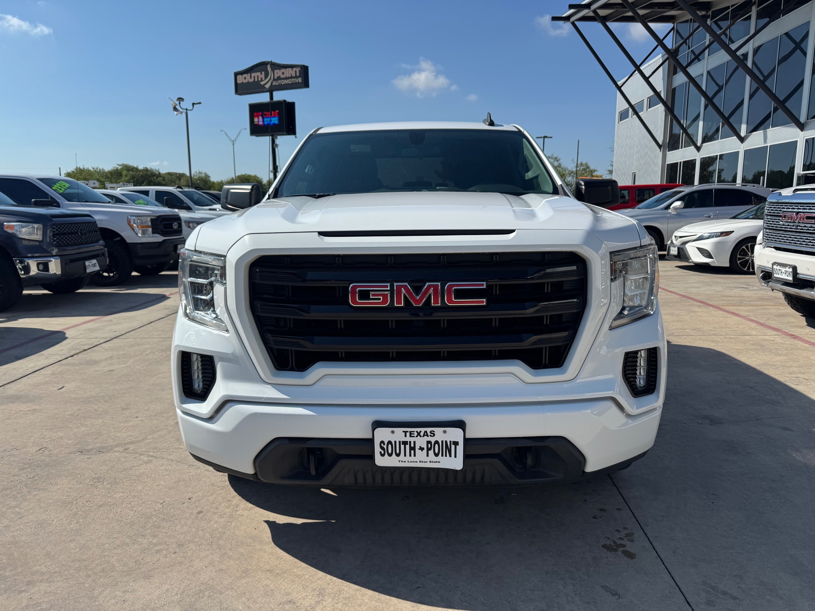 GMC Sierra photo 2