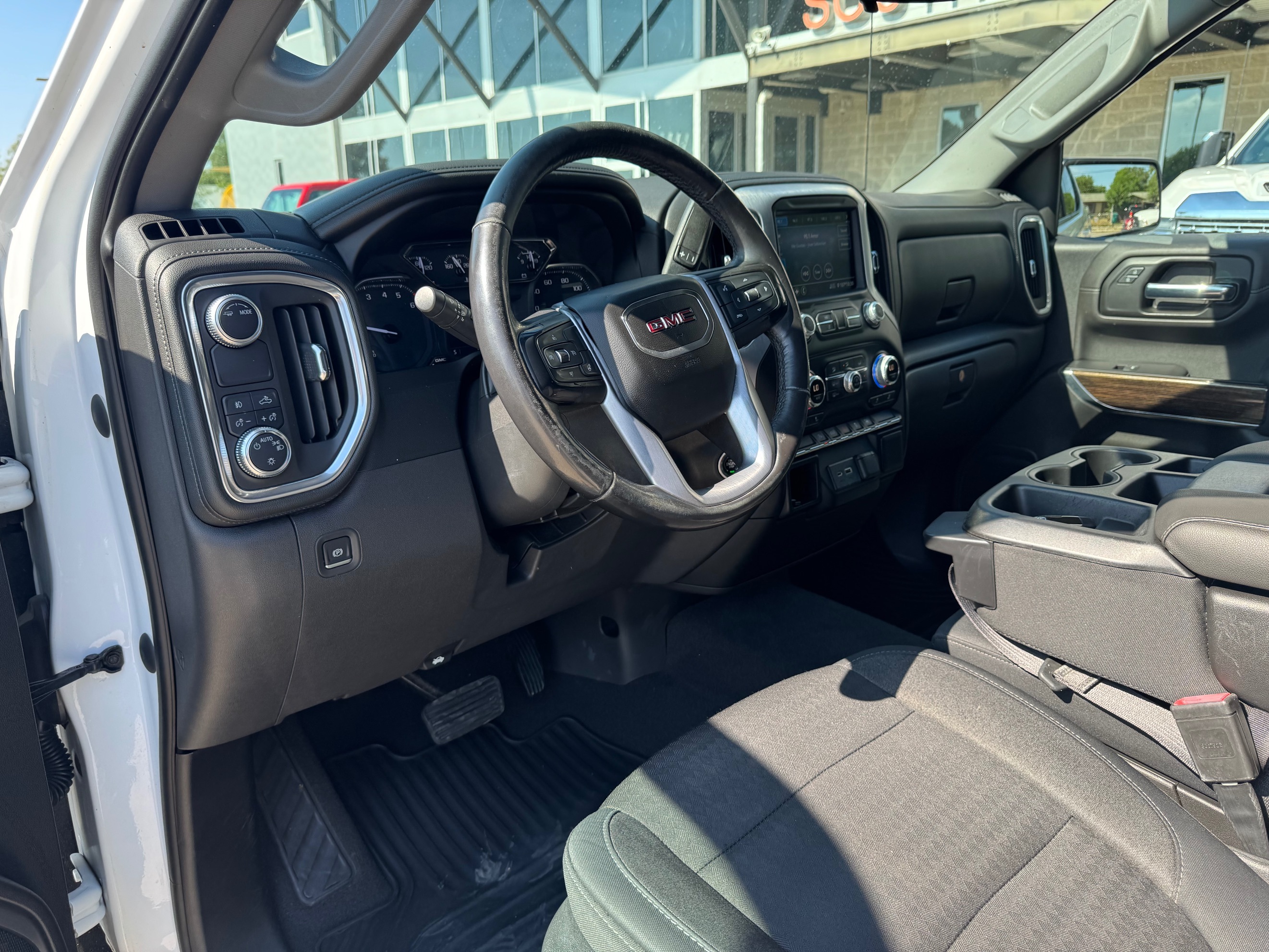GMC Sierra photo 15