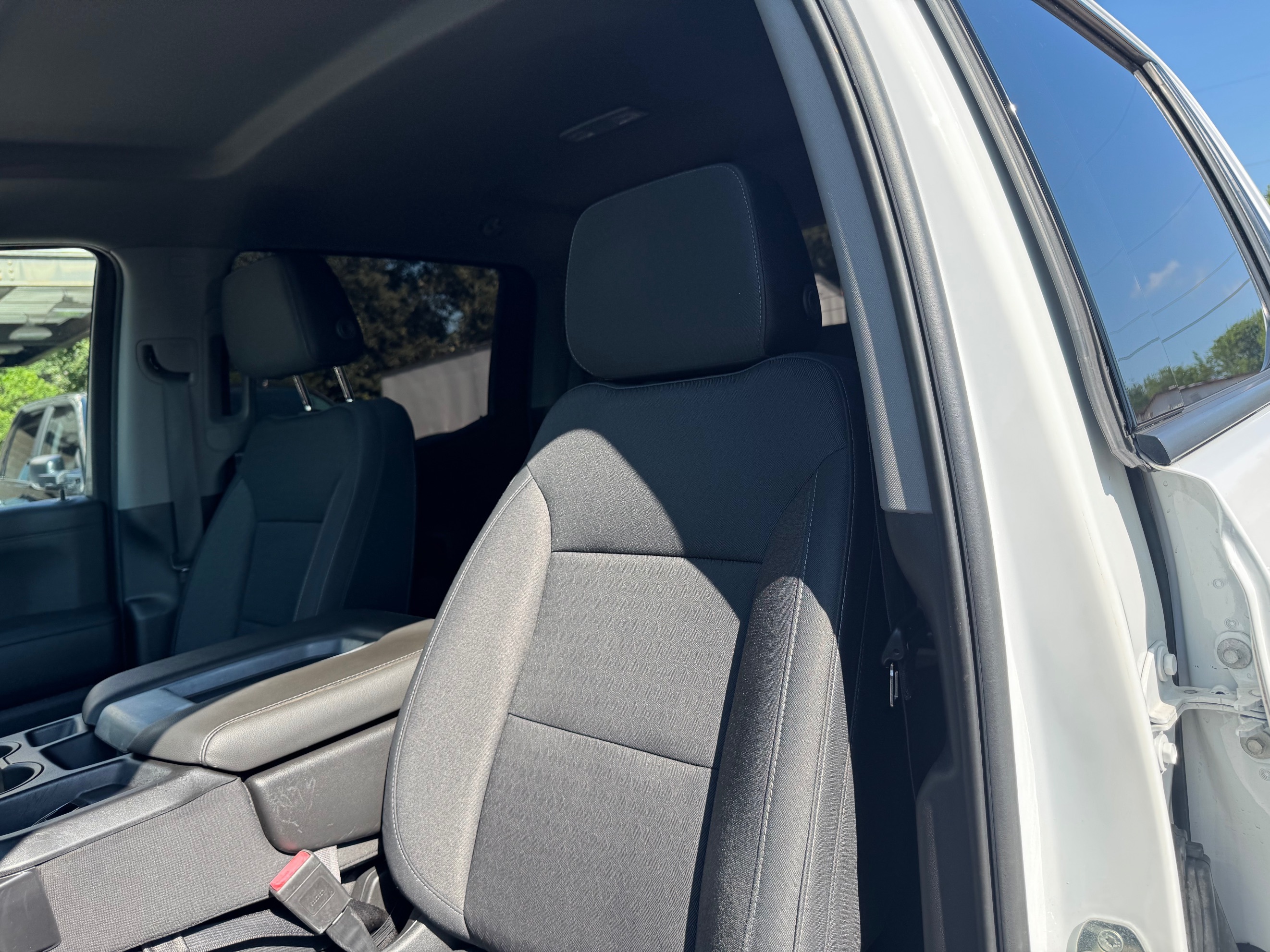 GMC Sierra photo 16