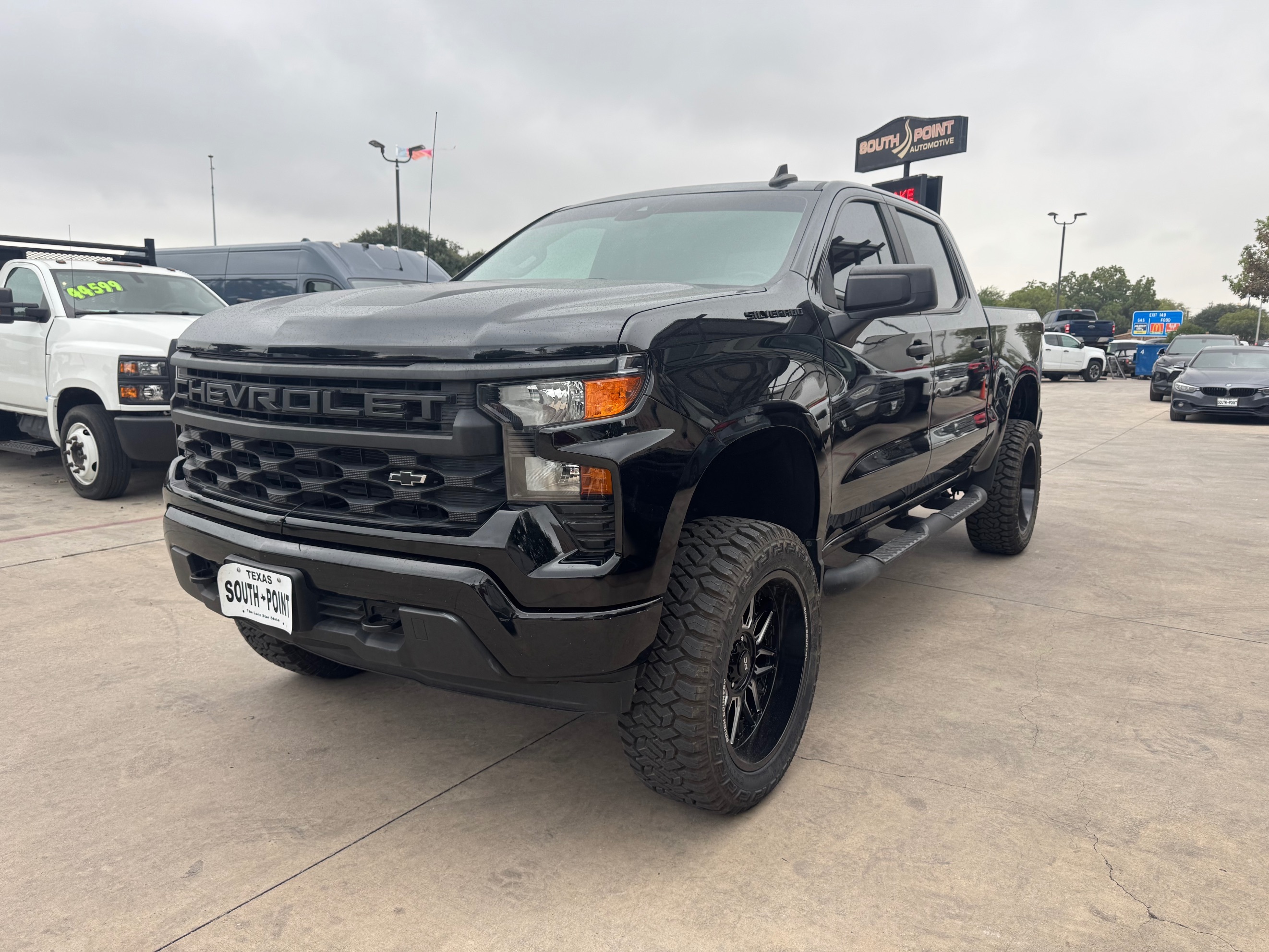 Chevrolet Silverado photo 3