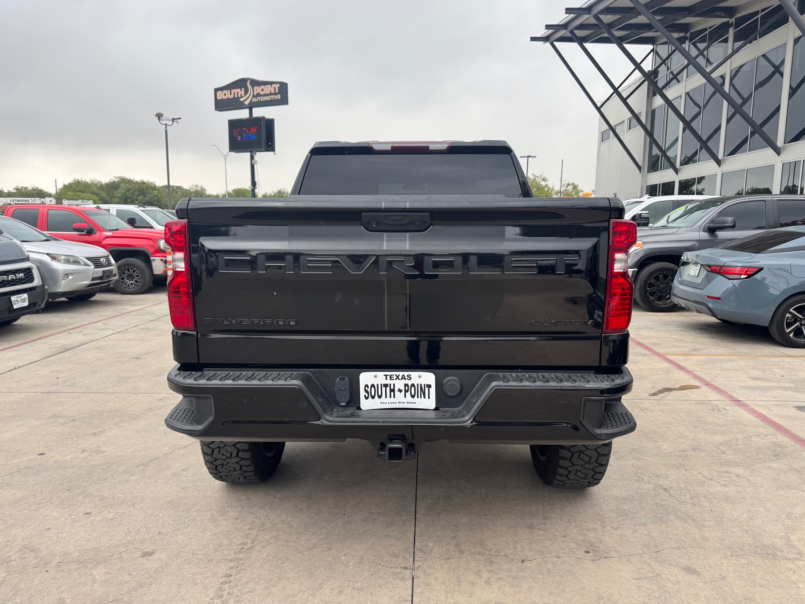 Chevrolet Silverado photo 5