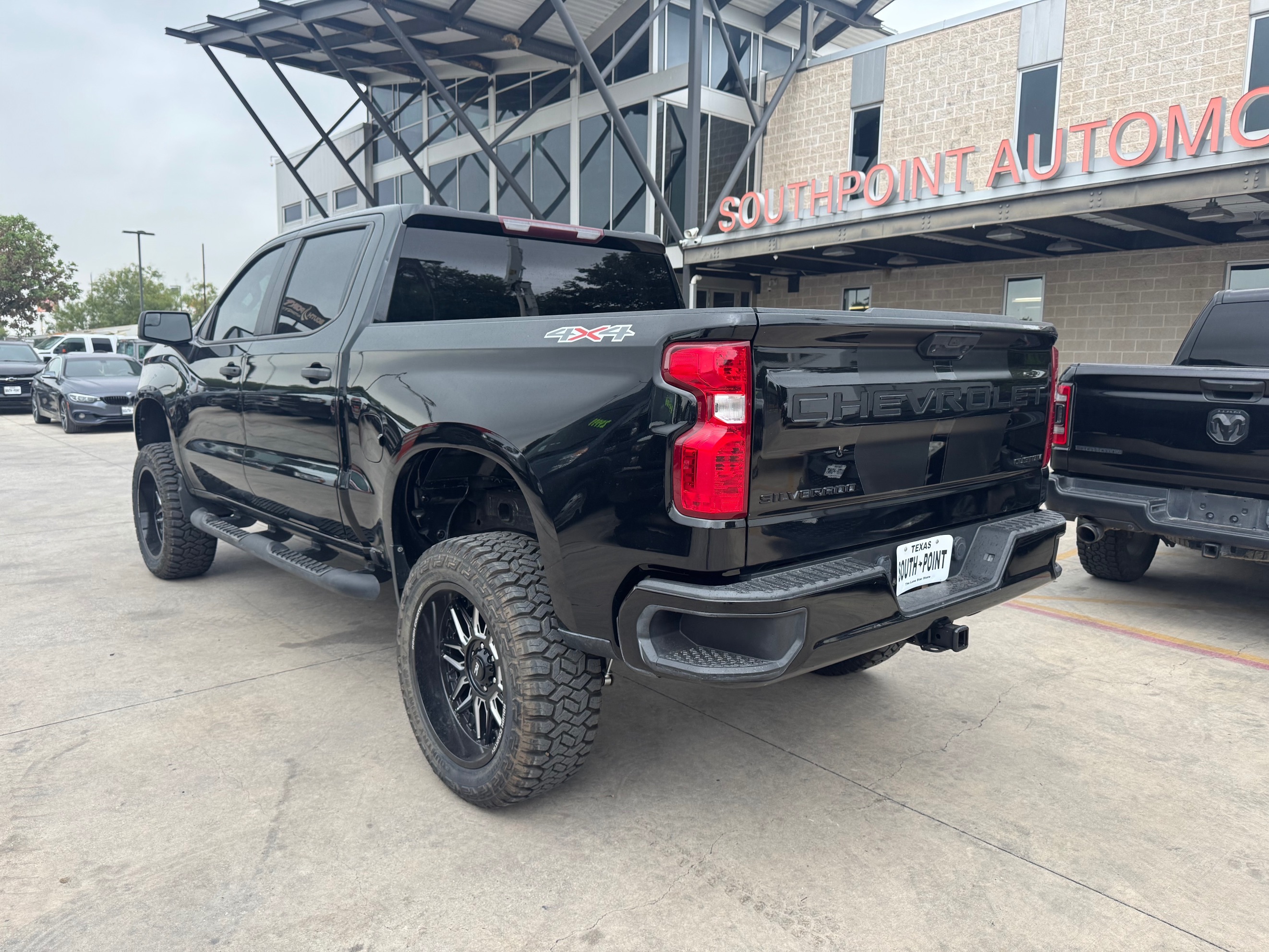 Chevrolet Silverado photo 4