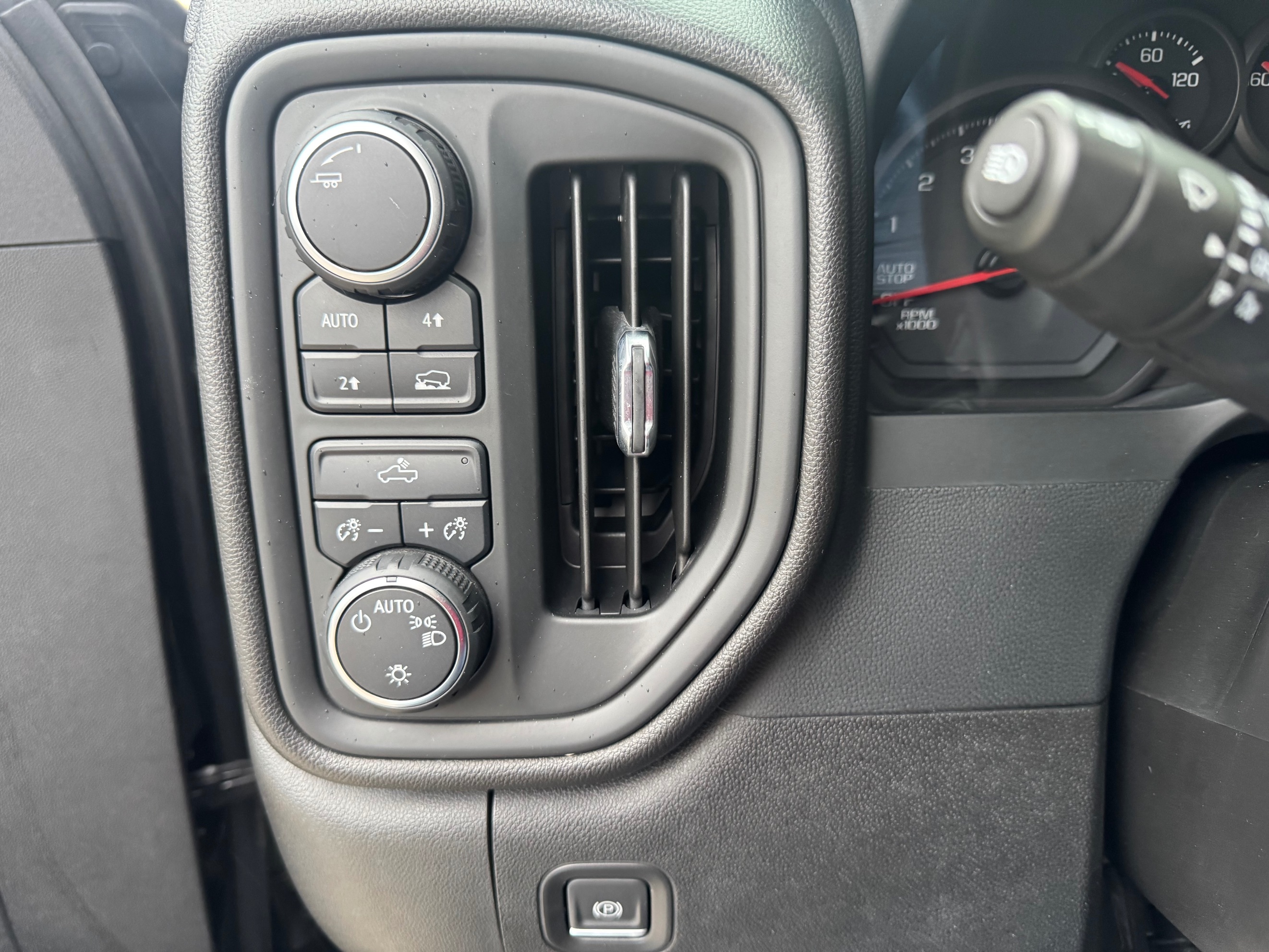 Chevrolet Silverado photo 19