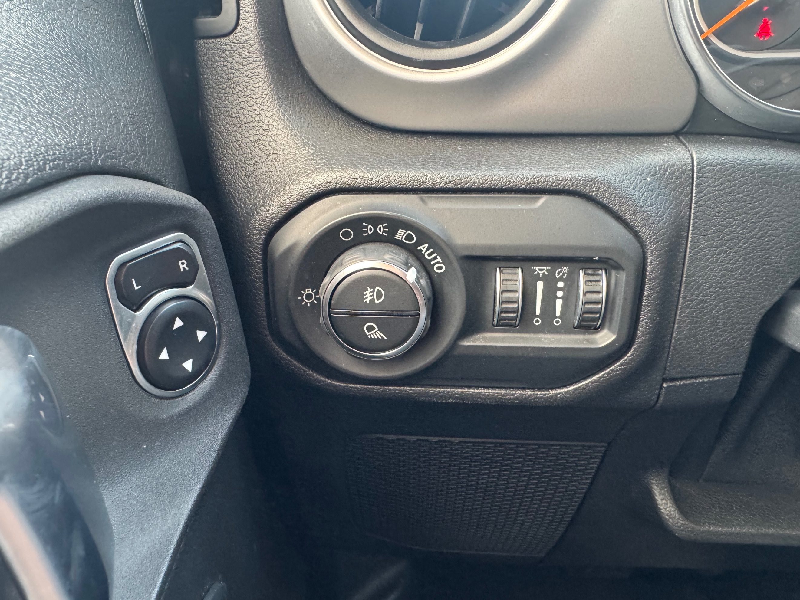 Jeep Gladiator photo 14