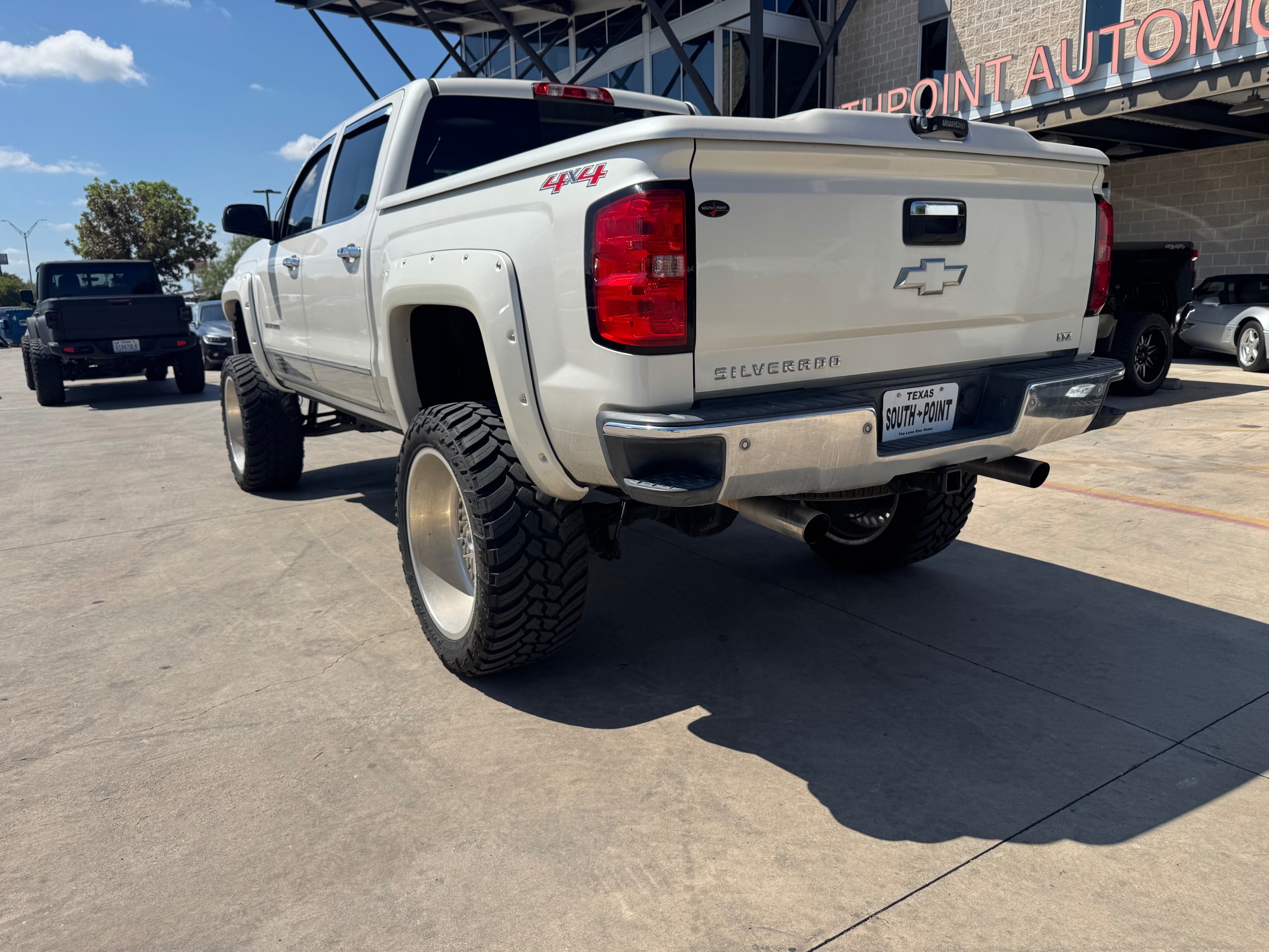 Chevrolet Silverado photo 4