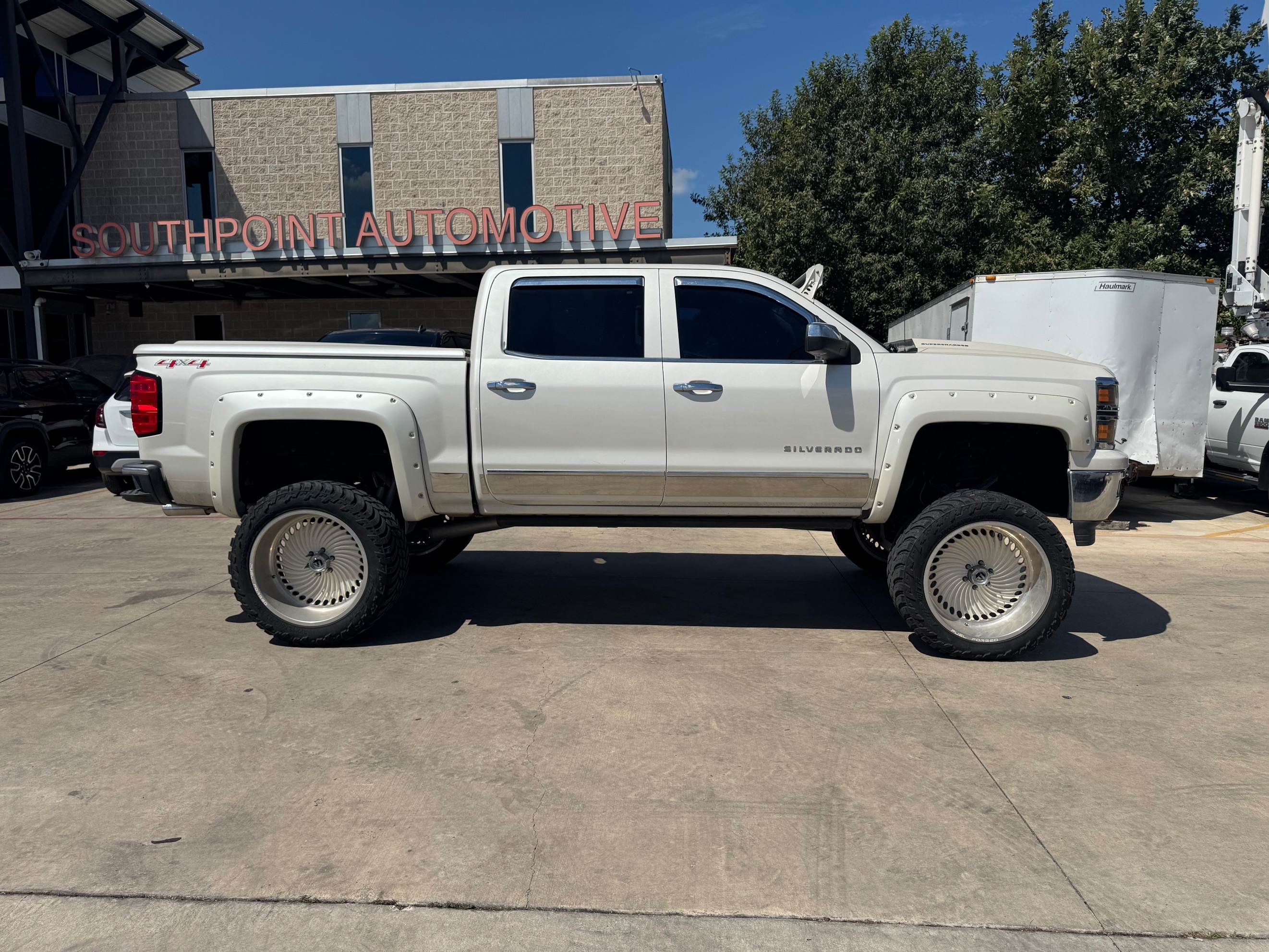 Chevrolet Silverado photo 7