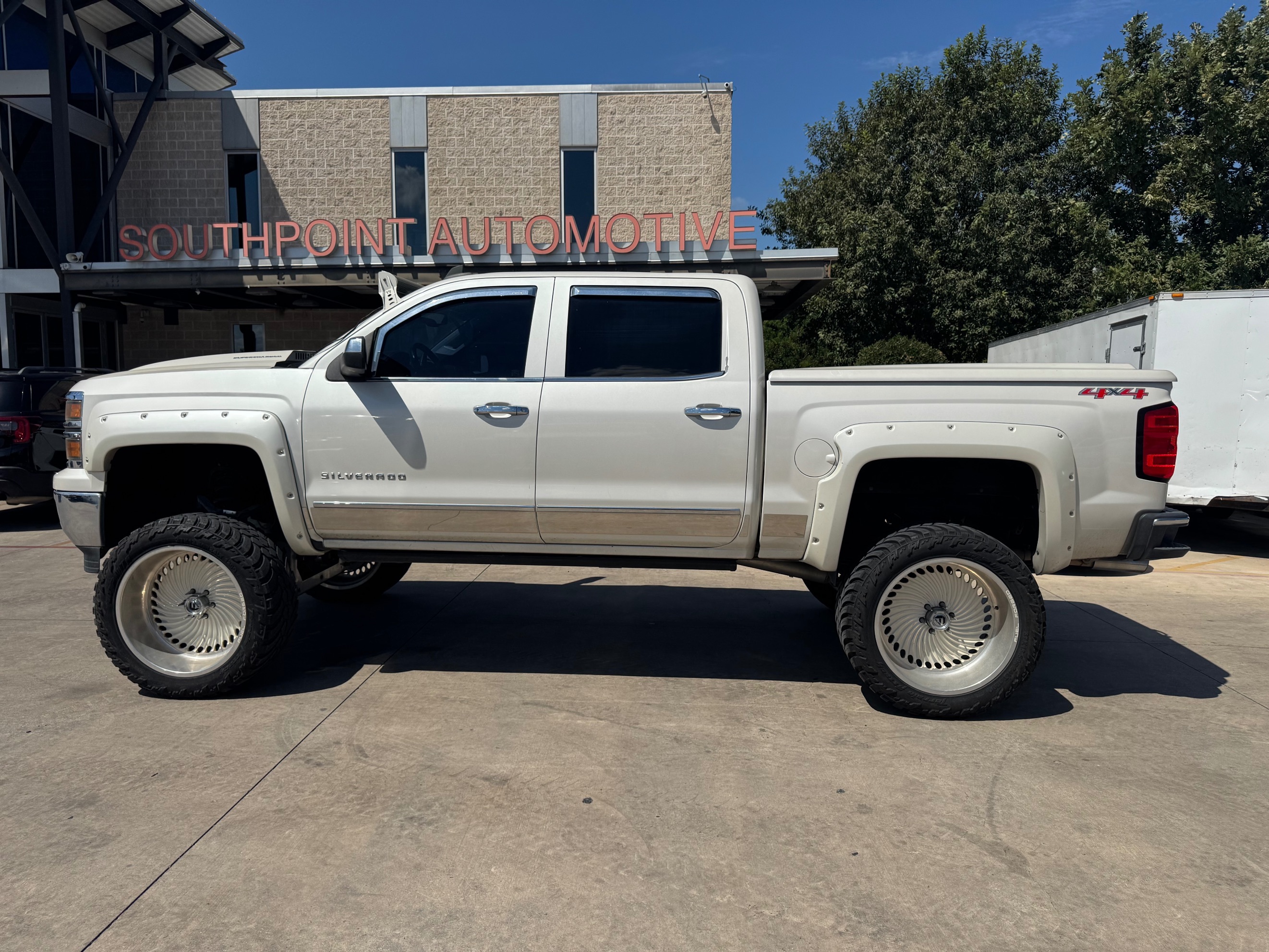 Chevrolet Silverado photo 8