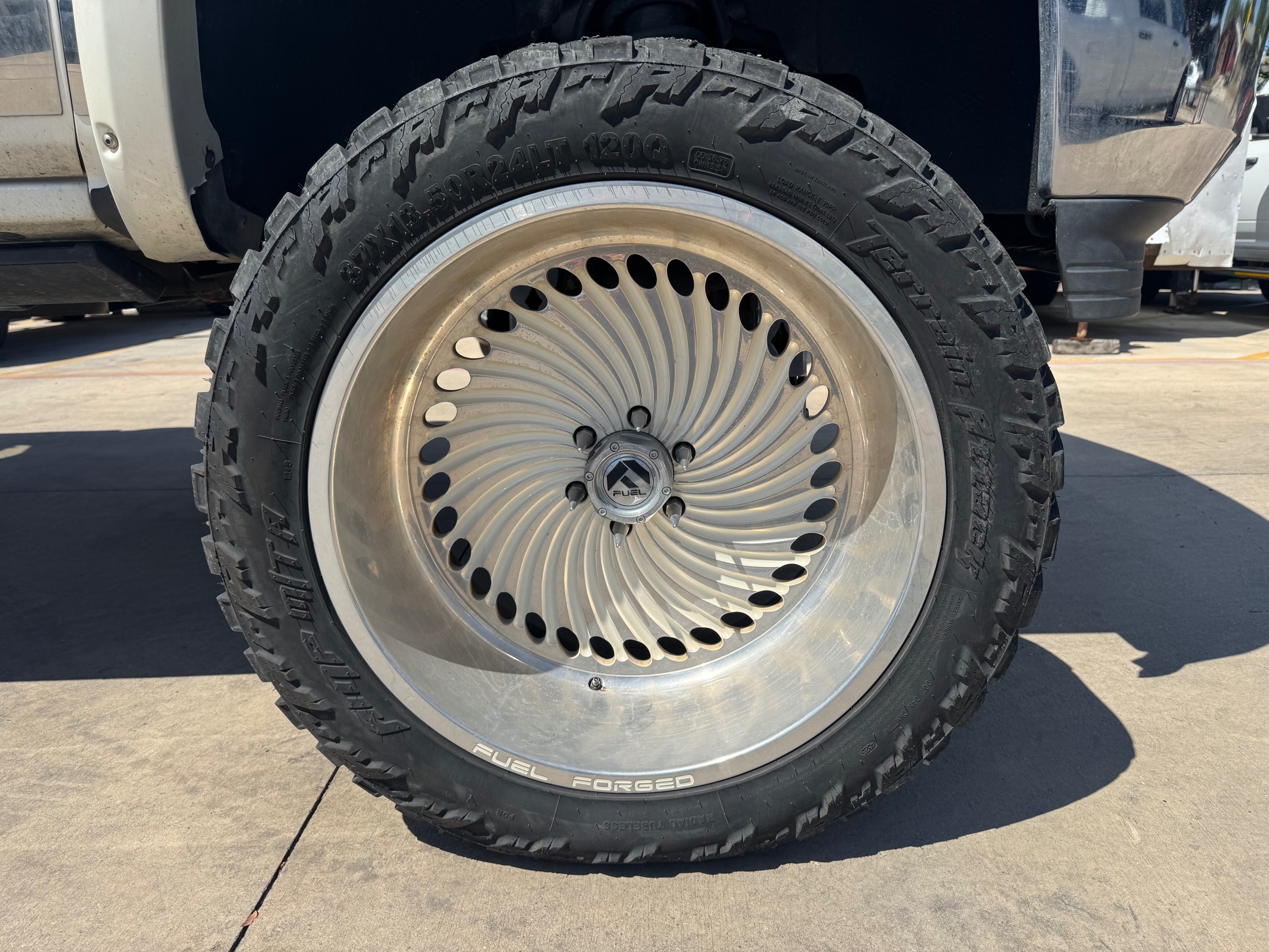 Chevrolet Silverado photo 16