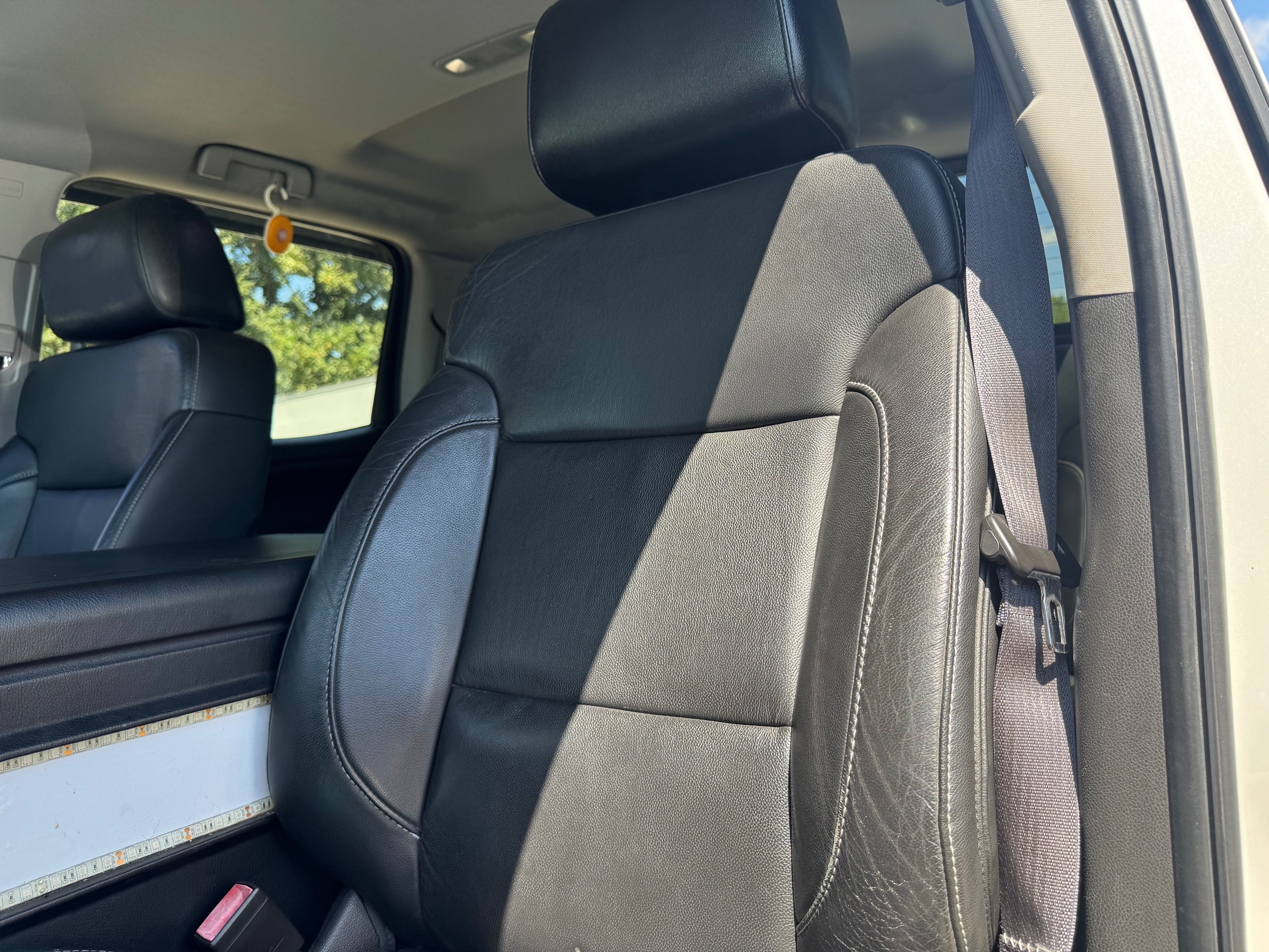 Chevrolet Silverado photo 21