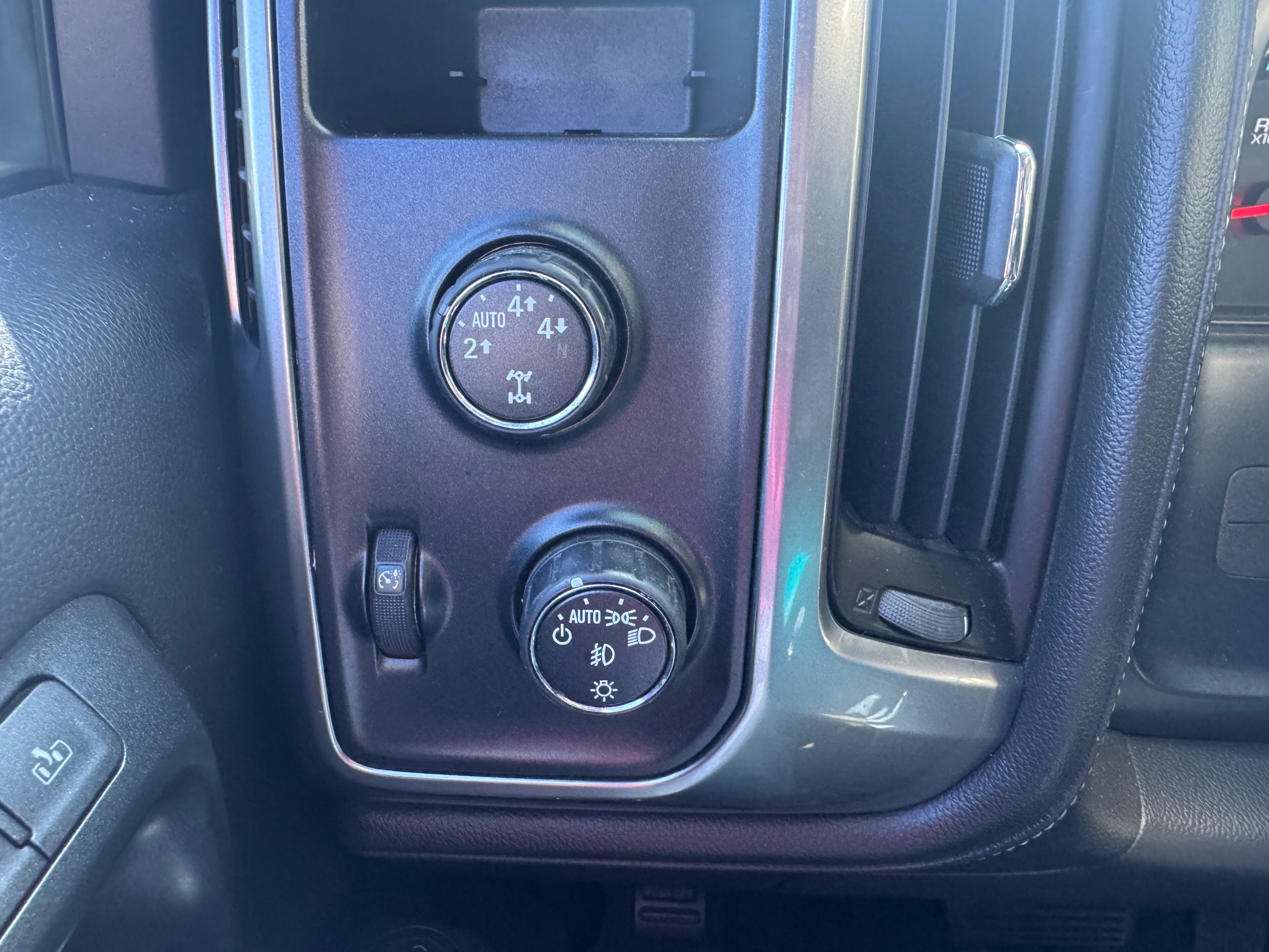 Chevrolet Silverado photo 22