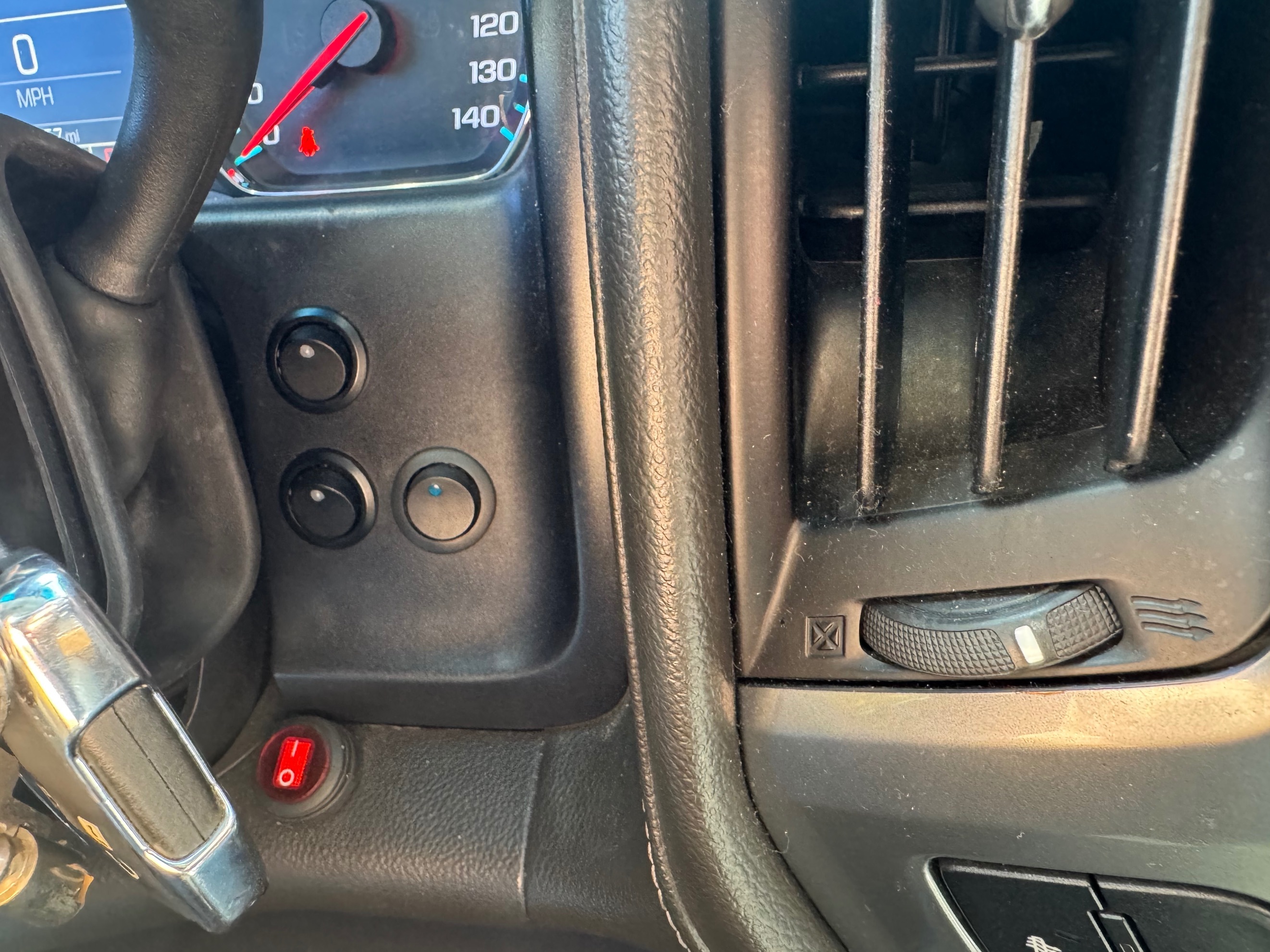 Chevrolet Silverado photo 25