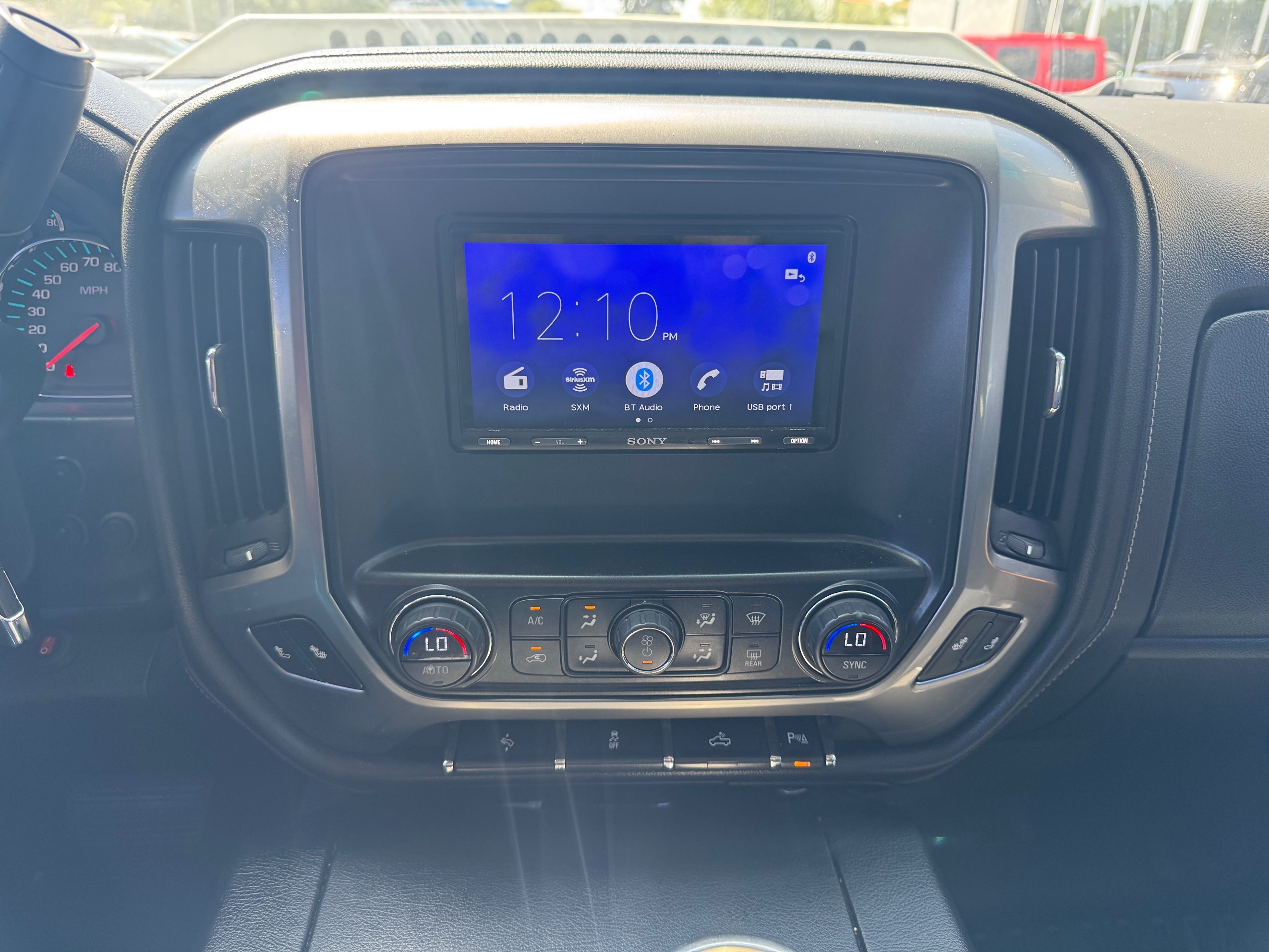 Chevrolet Silverado photo 26