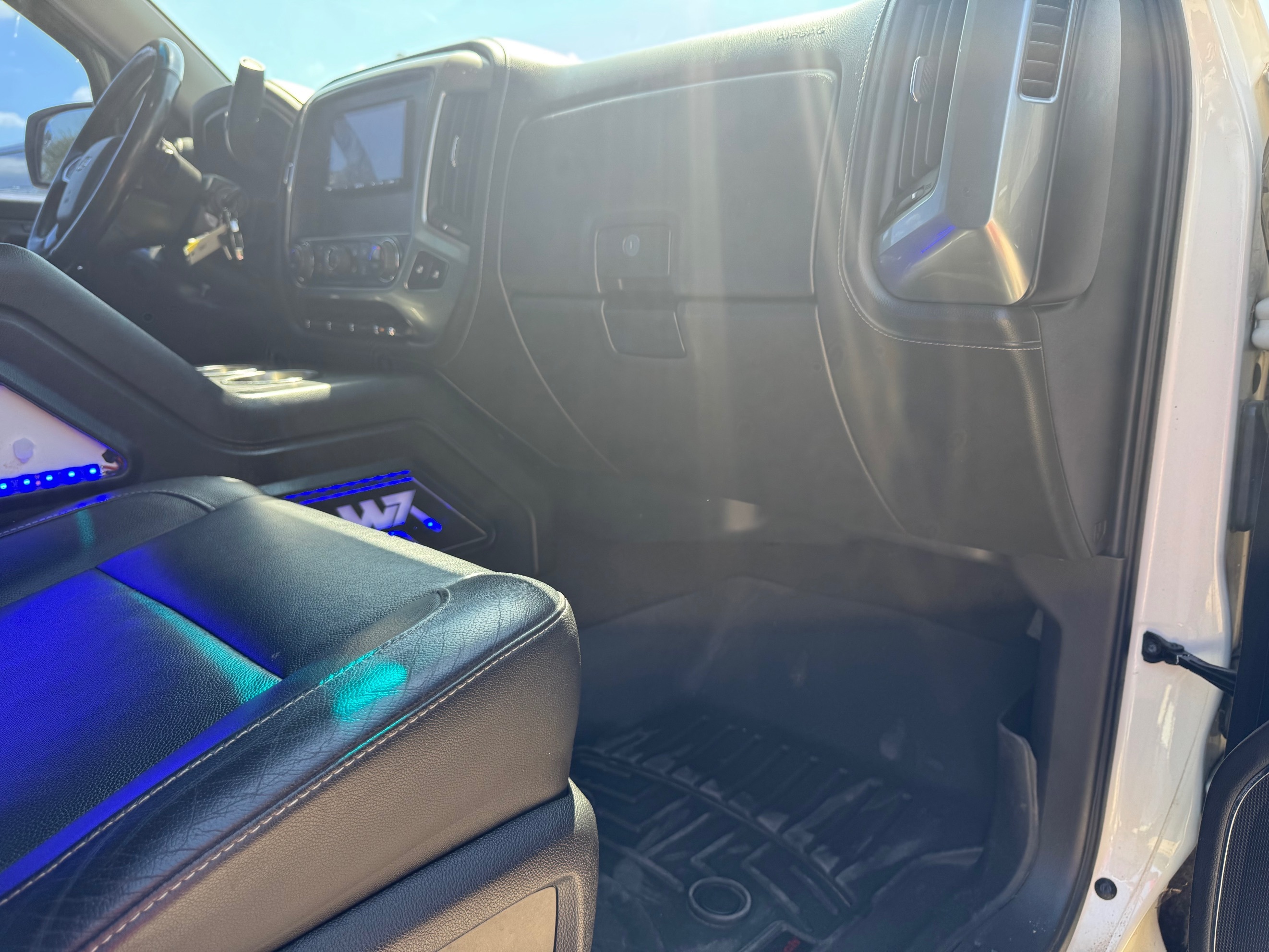 Chevrolet Silverado photo 29