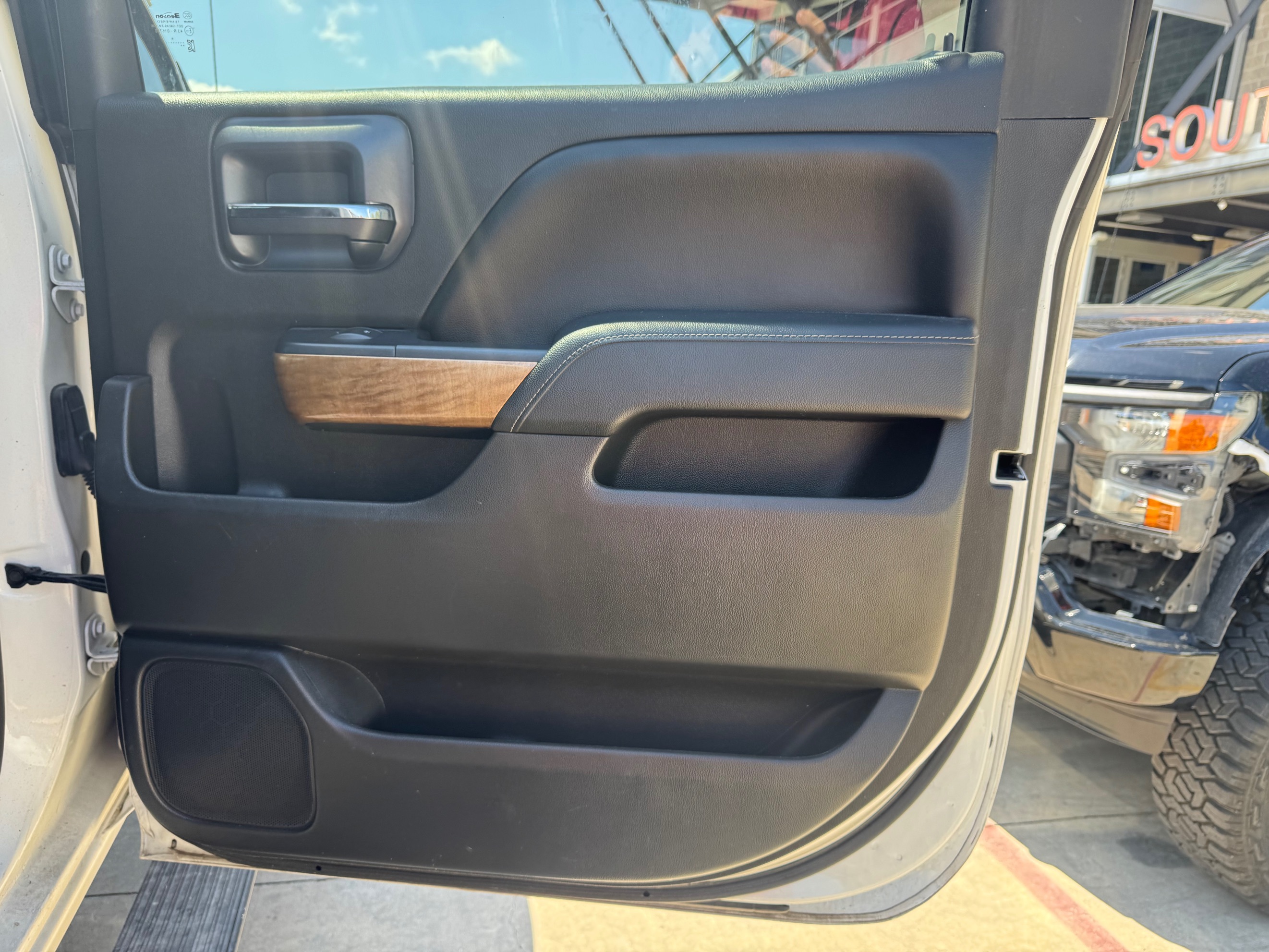 Chevrolet Silverado photo 34