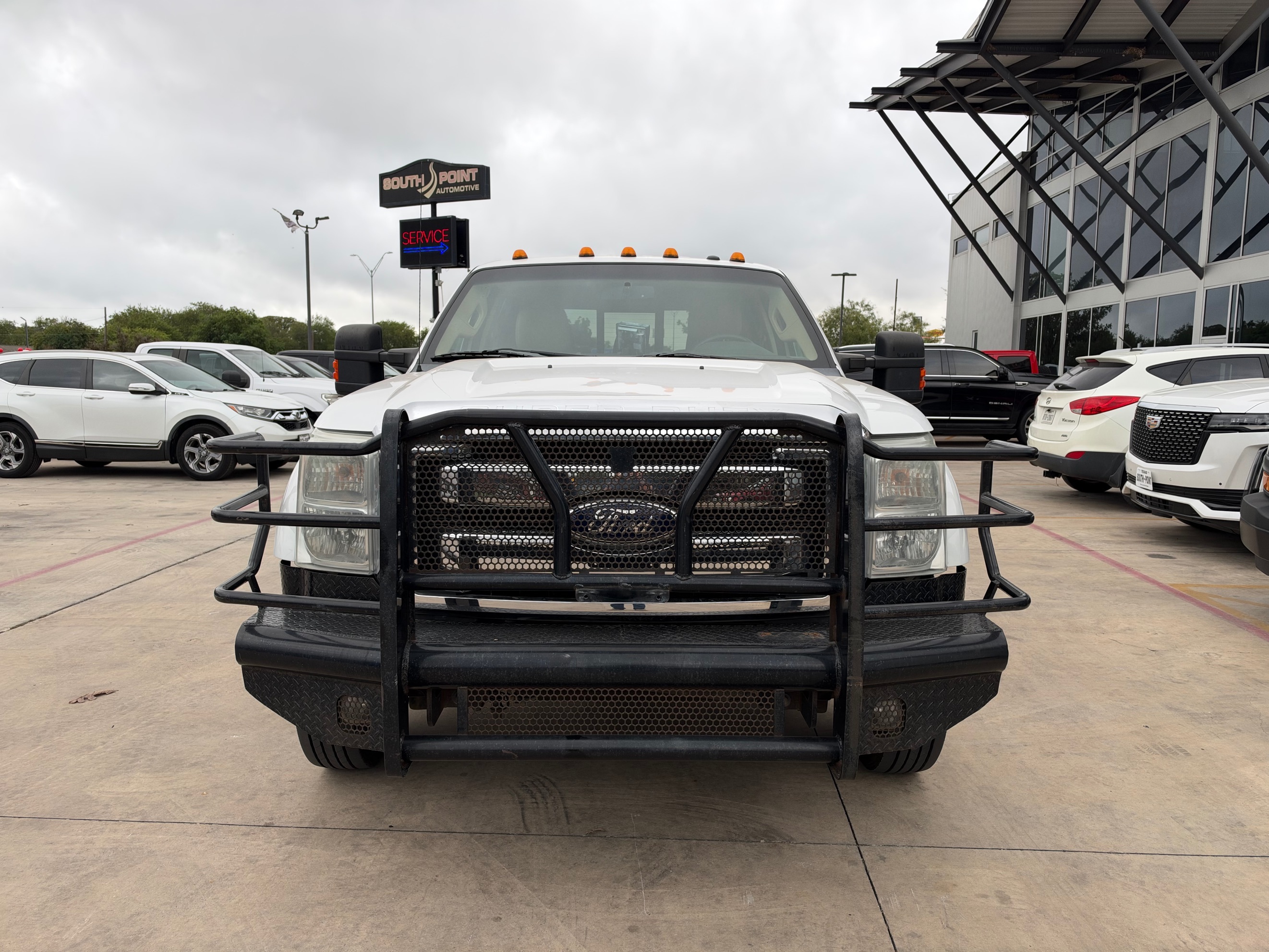 Photo 2 of this Ford Super Duty F-550 DRW