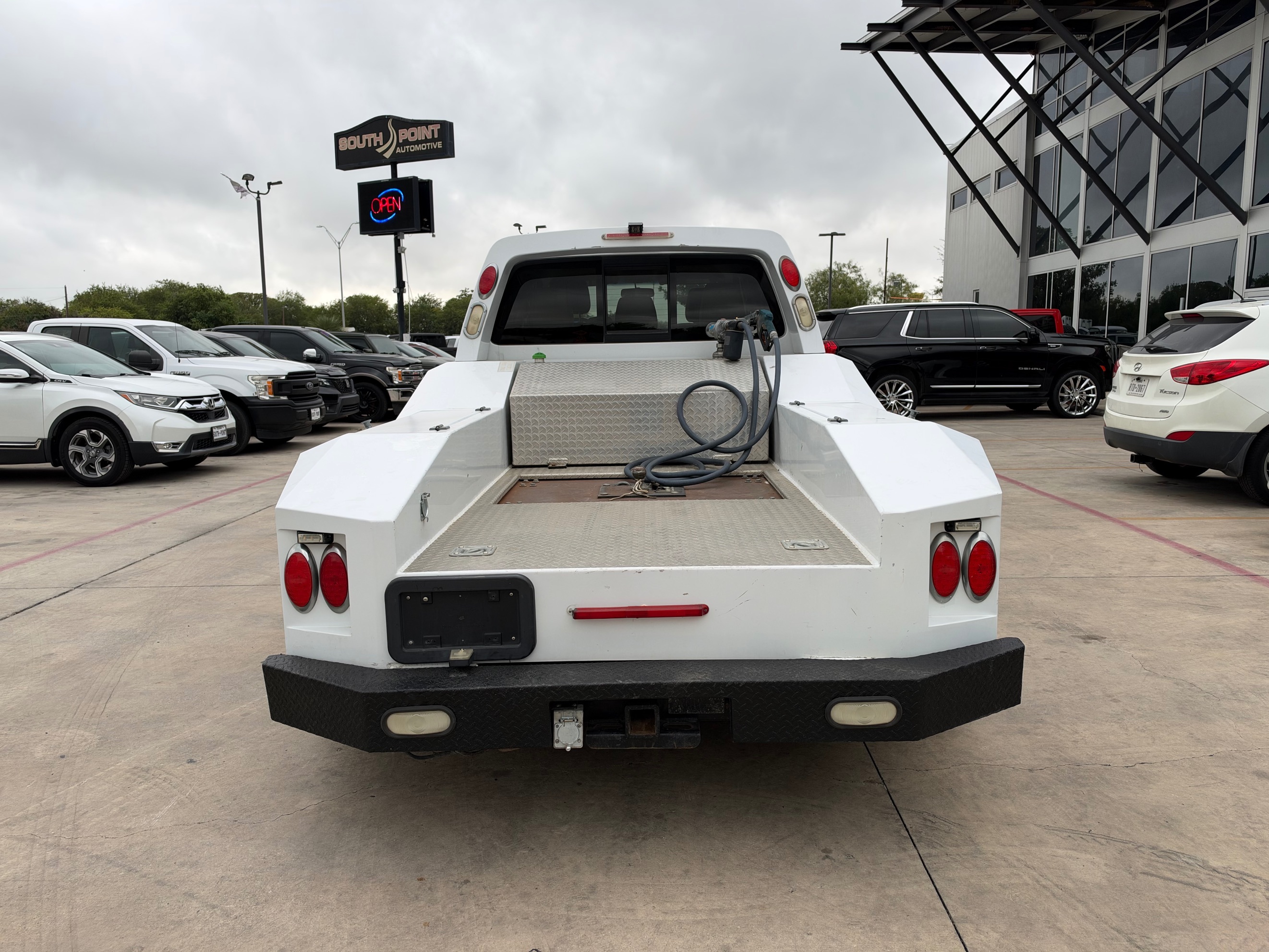 Photo 5 of this Ford Super Duty F-550 DRW