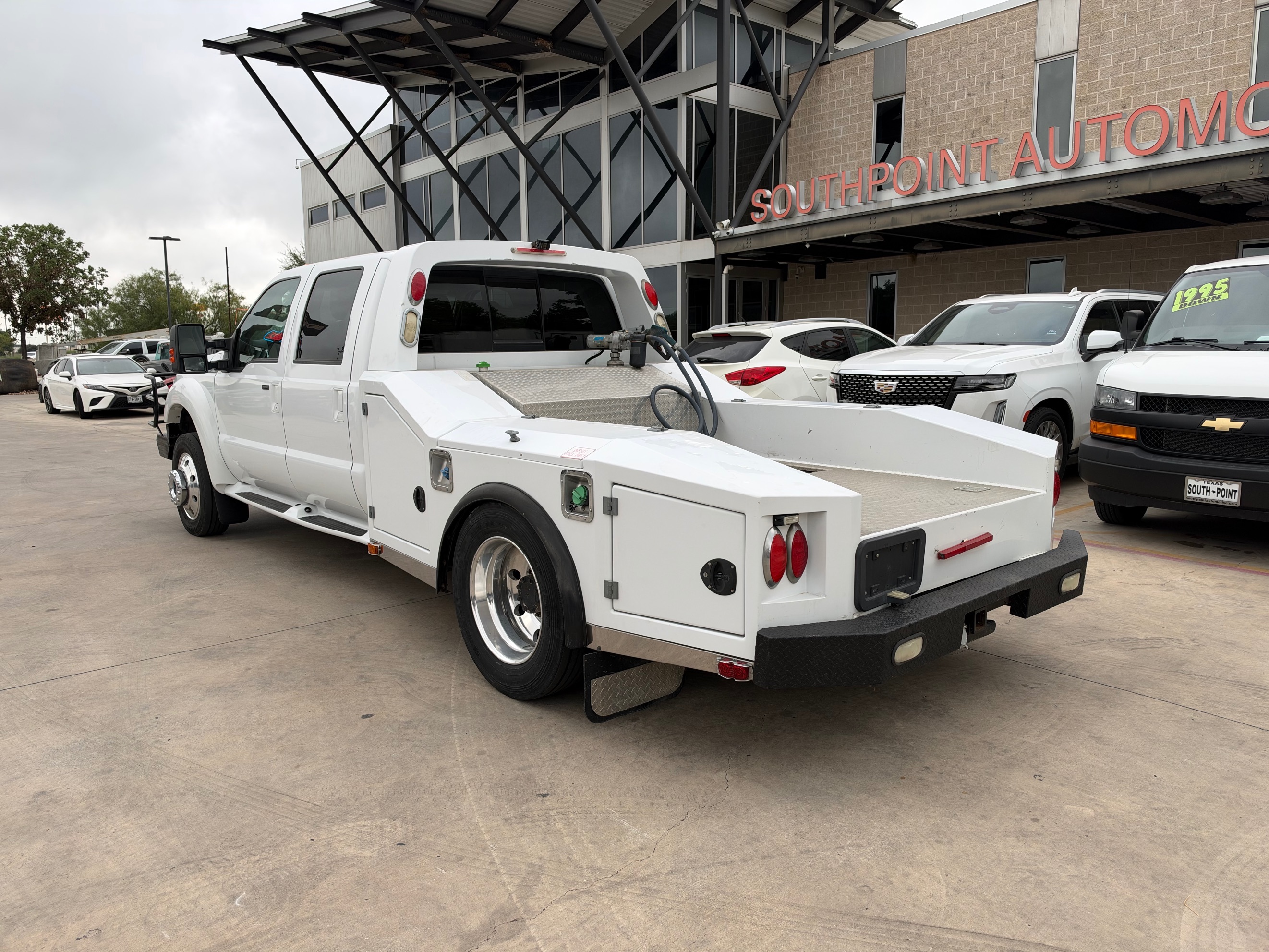 Photo 4 of this Ford Super Duty F-550 DRW