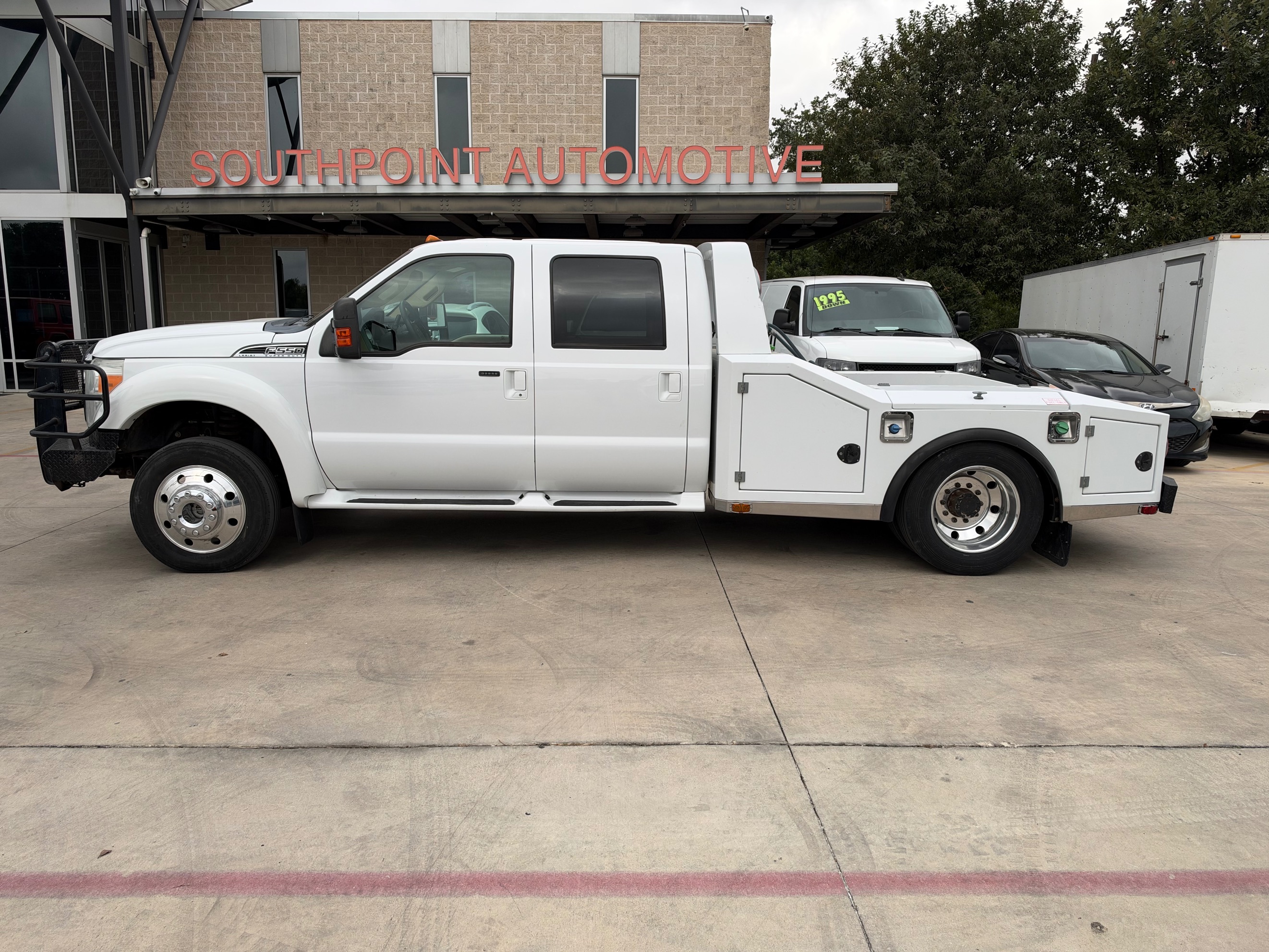 Photo 8 of this Ford Super Duty F-550 DRW