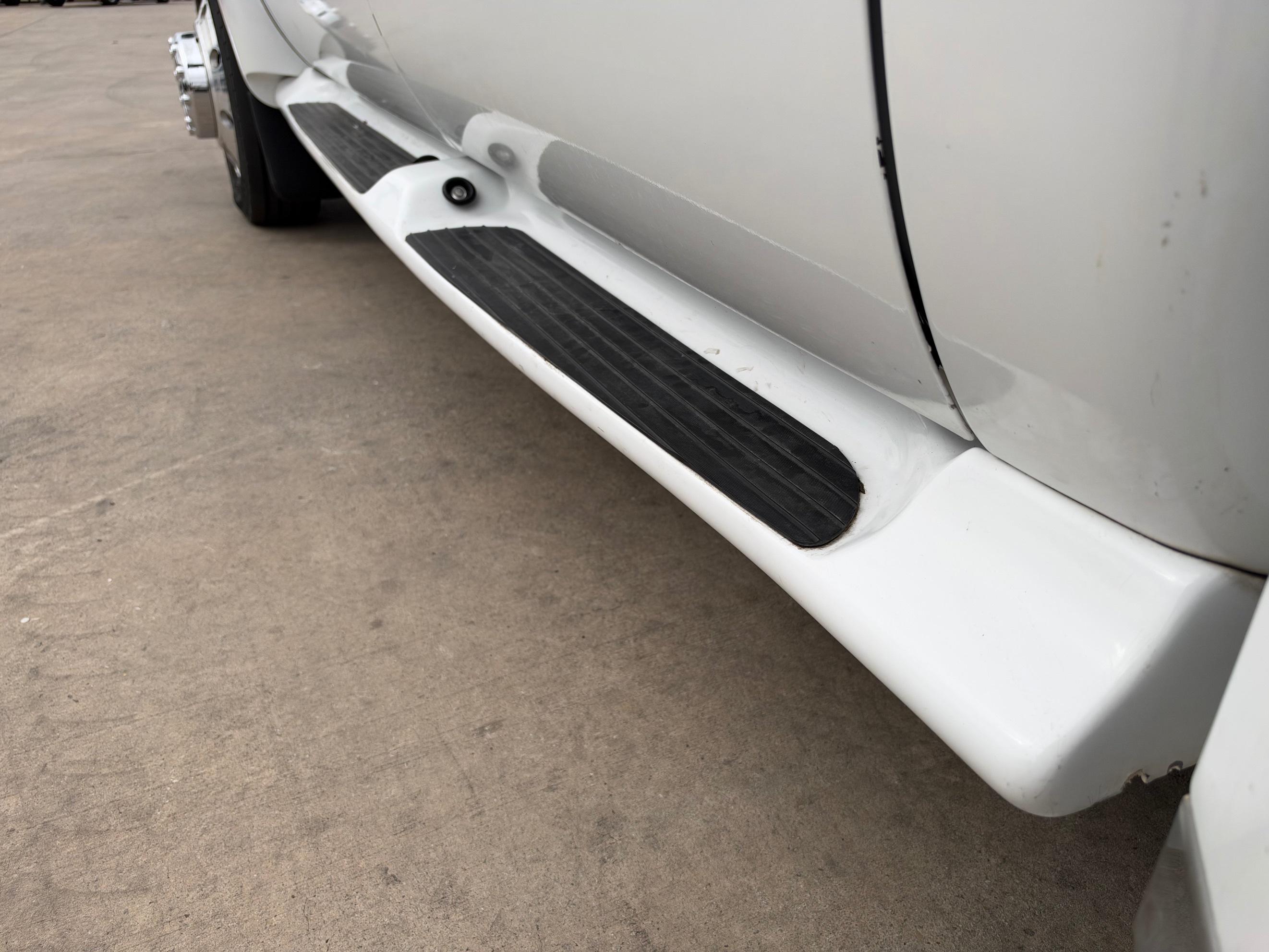 Photo 11 of this Ford Super Duty F-550 DRW