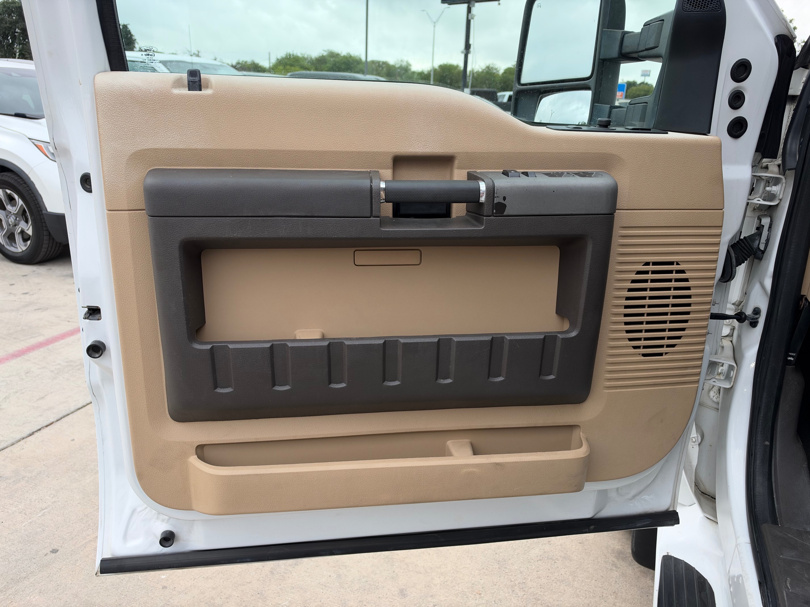 Photo 12 of this Ford Super Duty F-550 DRW