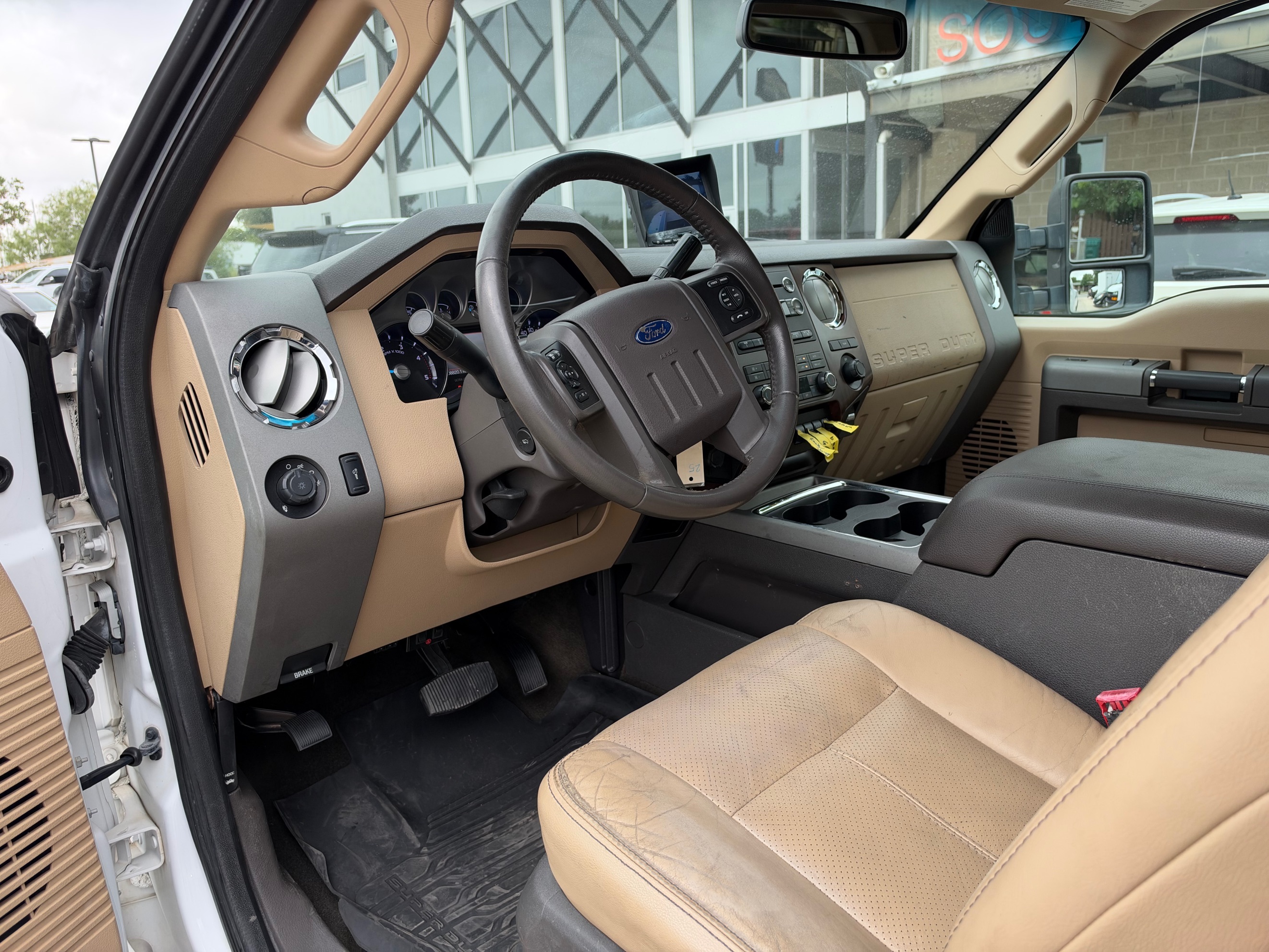Photo 13 of this Ford Super Duty F-550 DRW